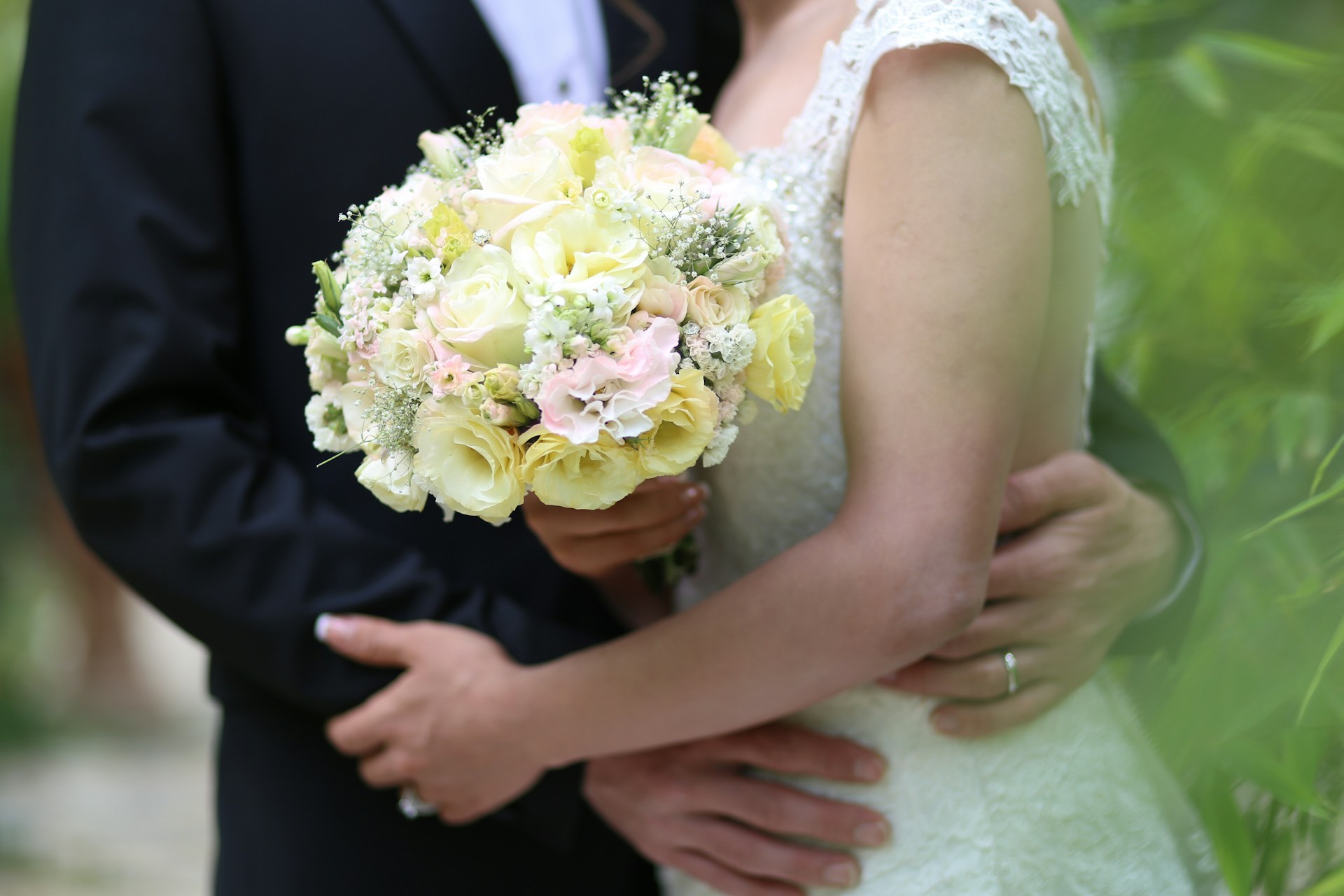 Un couple à un mariage | Source : Unsplash