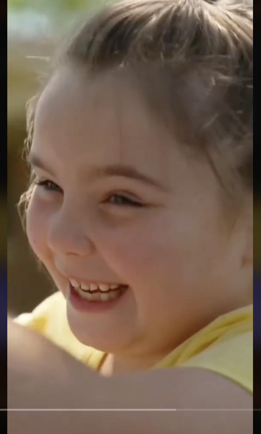 Emouree Johnson est photographié souriant, comme on le voit dans une vidéo datée du 24 avril 2024 | Source : TikTok/@unxnown.news