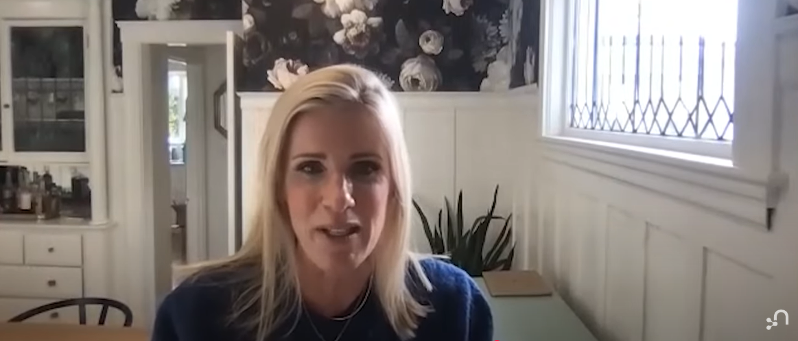 Kristin Cabot lors d'une interview à bâtons rompus, extrait d'un post YouTube daté du 30 mars 2021 | Source : YouTube/Neo4j