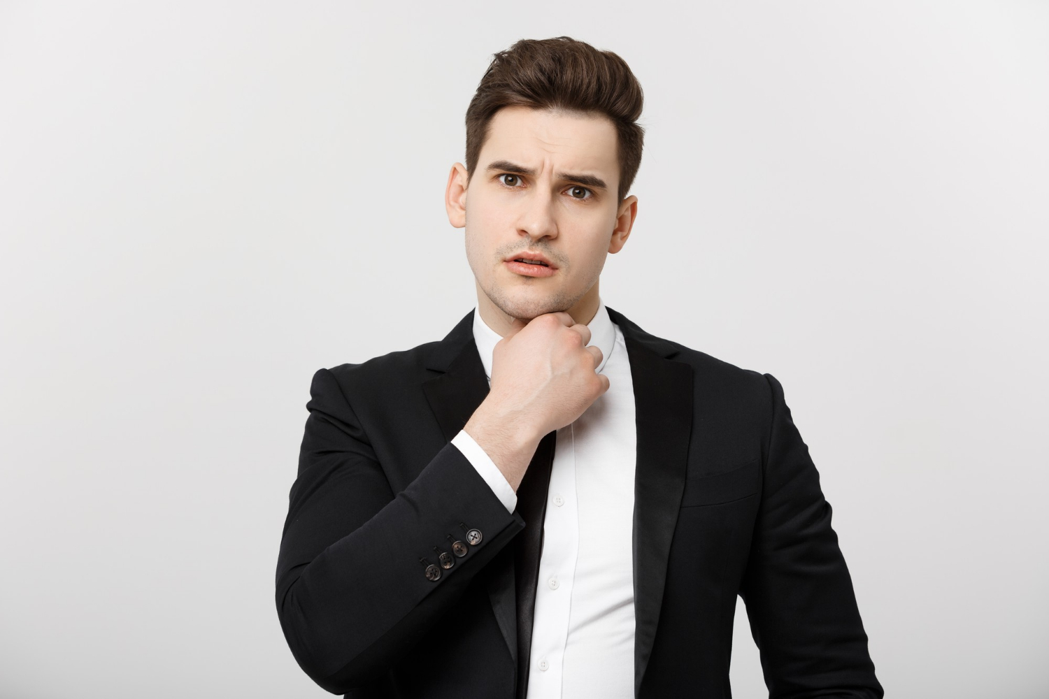 Un homme perplexe | Source : Freepik