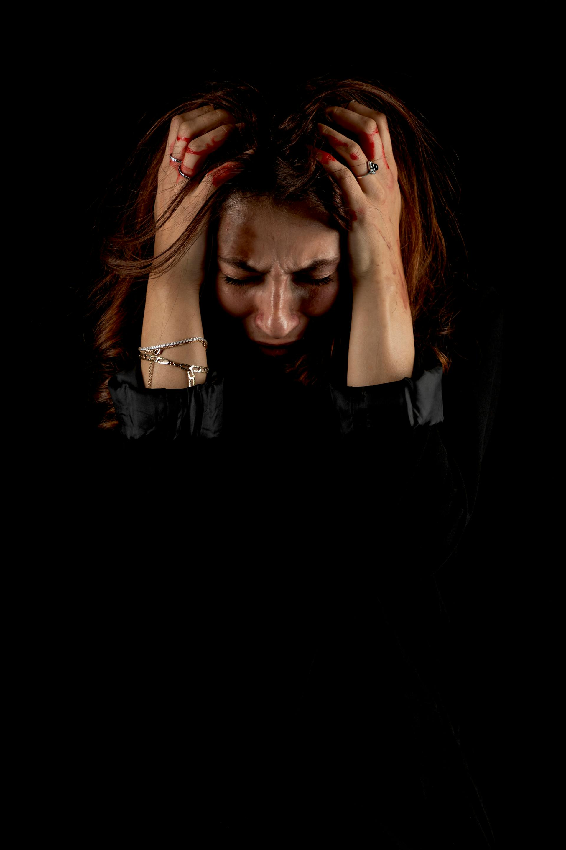 Une femme qui sanglote et crie | Source : Pexels
