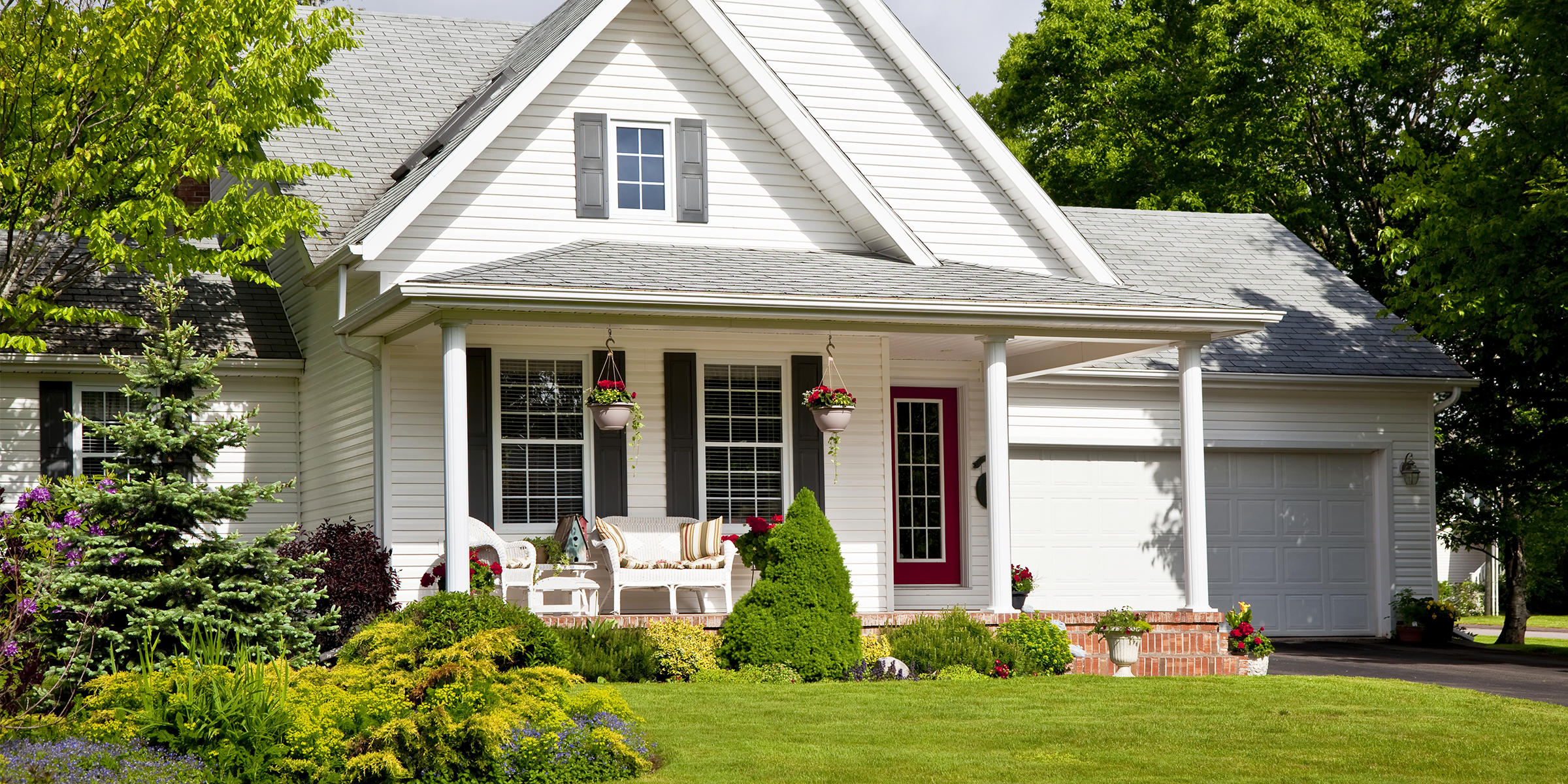 Une belle maison de banlieue | Source : Shutterstock