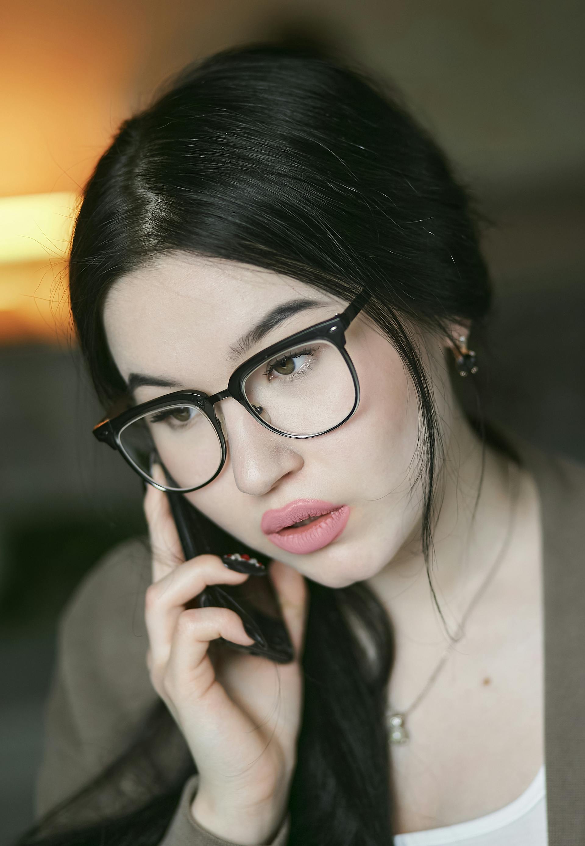 Une femme au téléphone | Source : Pexels