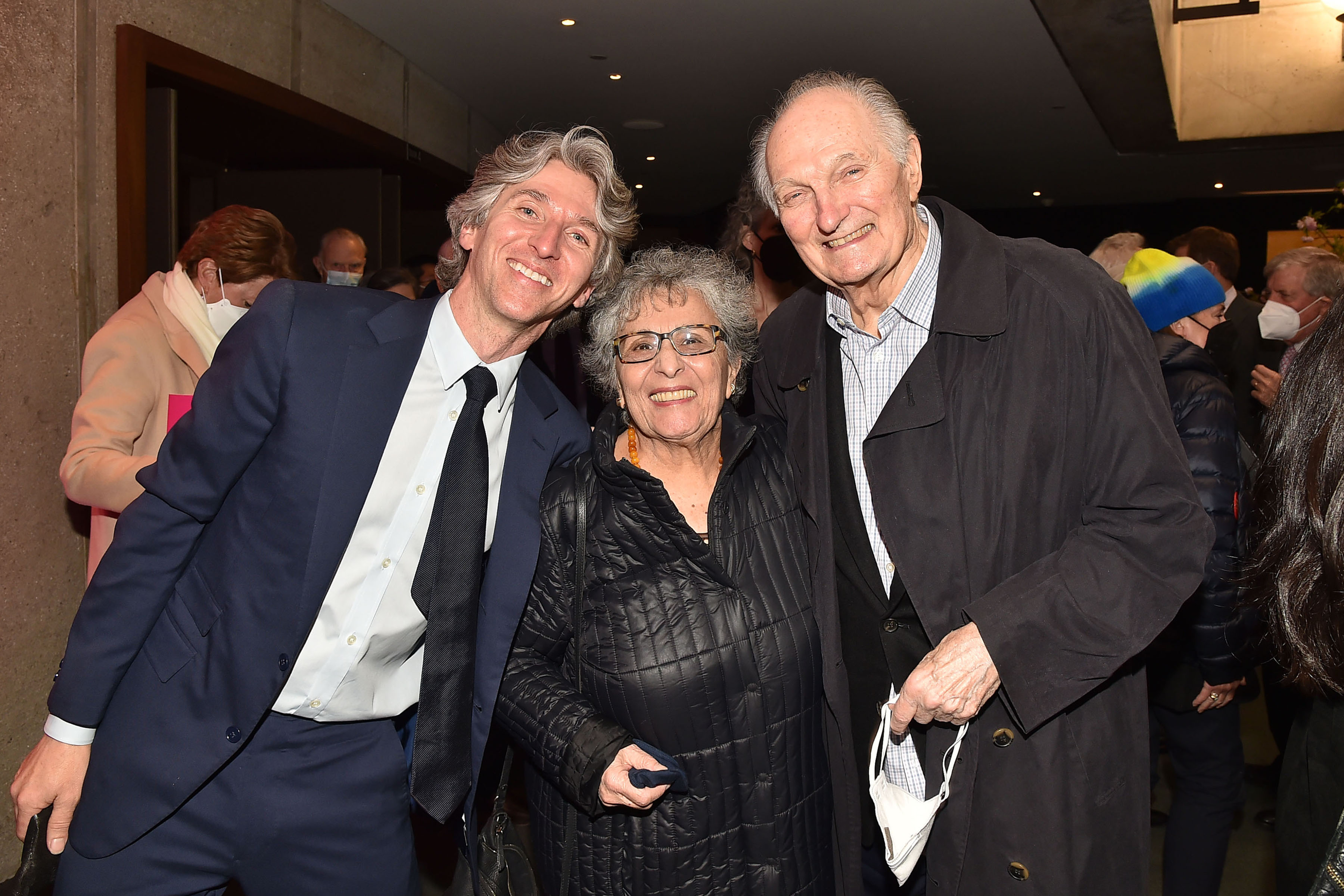 Arlene et Alan Alda ainsi que Damian Woetzel assistent au gala de Juilliard le 27 avril 2022 | Source : Getty Images