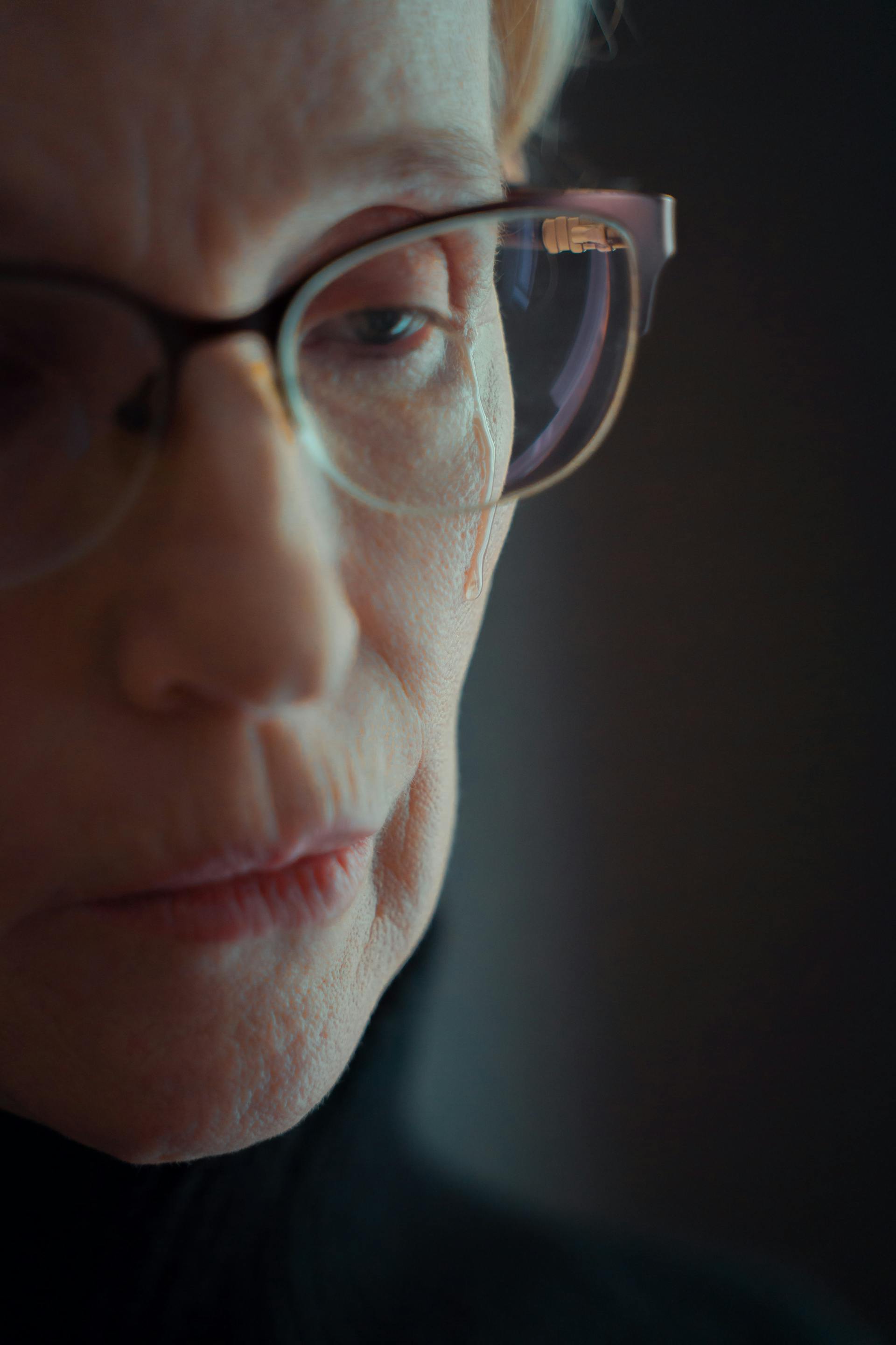 Une femme pensive | Source : Pexels