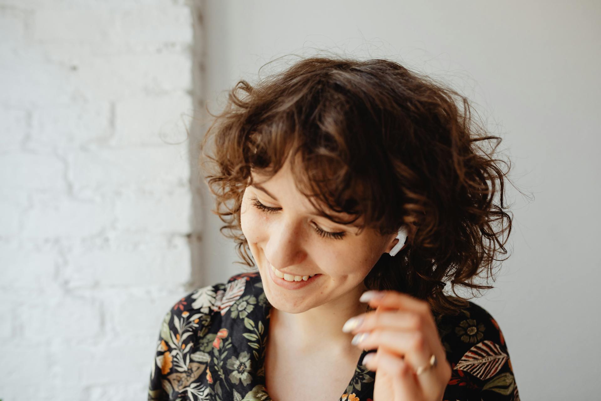 Une femme ravie qui sourit | Source : Pexels