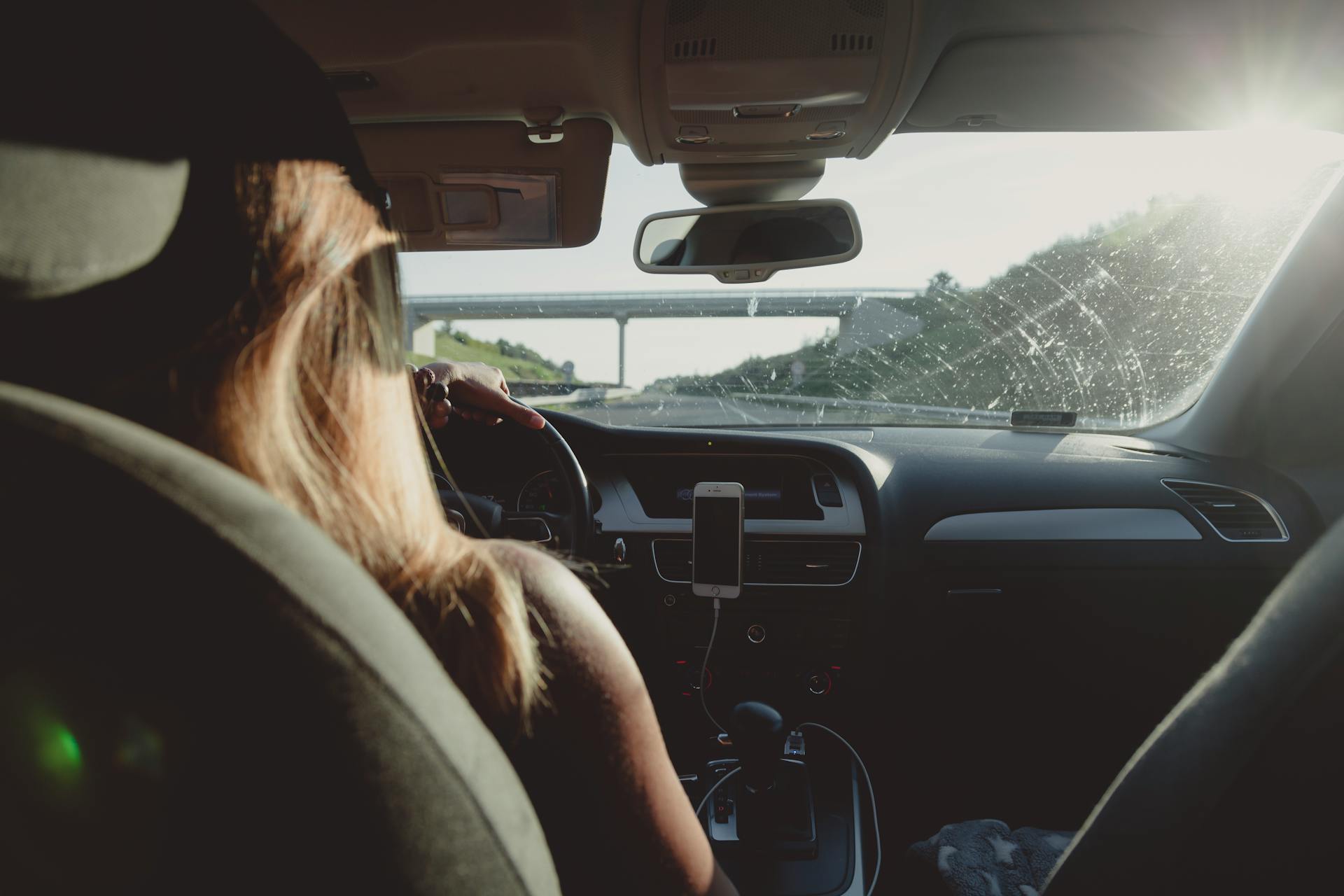 Une femme dans une voiture | Source : Pexels
