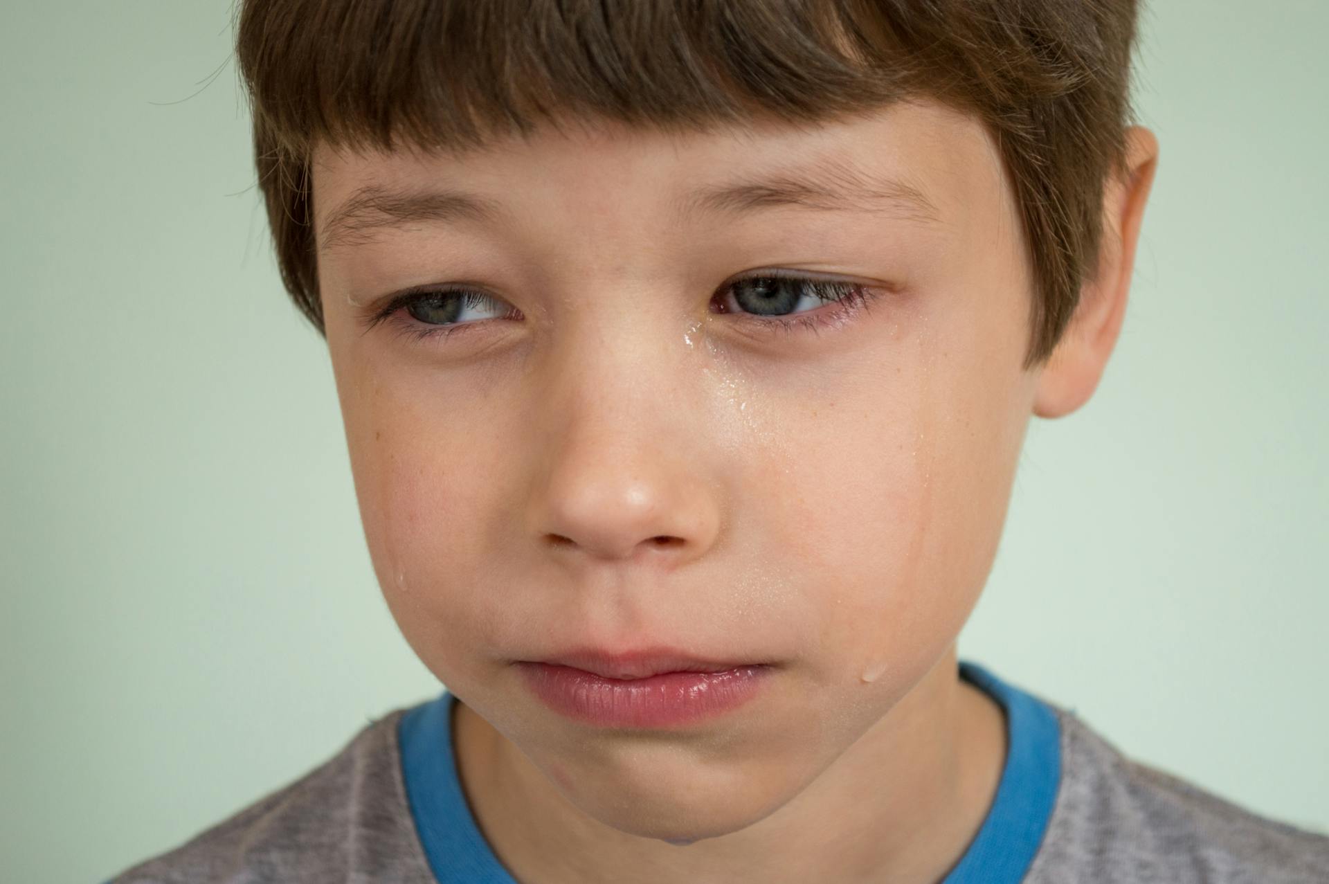 Un petit garçon qui pleure | Source : Pexels