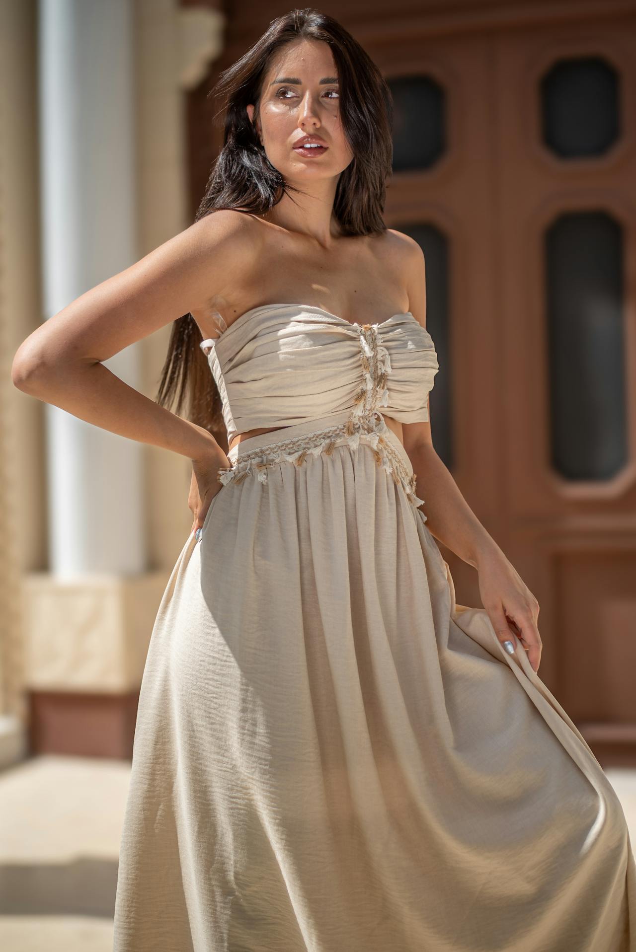 Une femme dans une robe beige | Source : Pexels