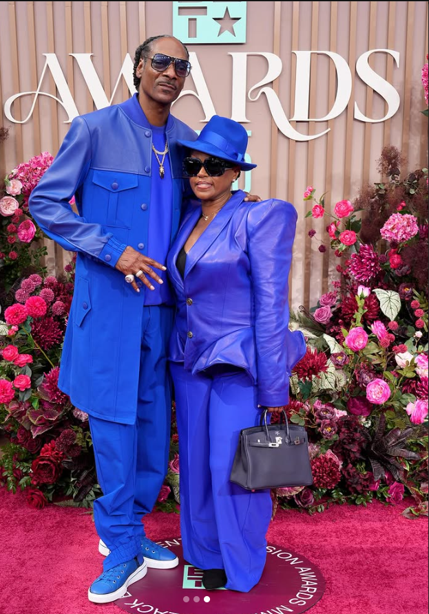 Snoop Dogg et sa femme Shante Broadus aux 2025 BET Awards au Peacock Theater de Los Angeles, Californie, le 09 juin 2025 | Source : Instagram/justjared