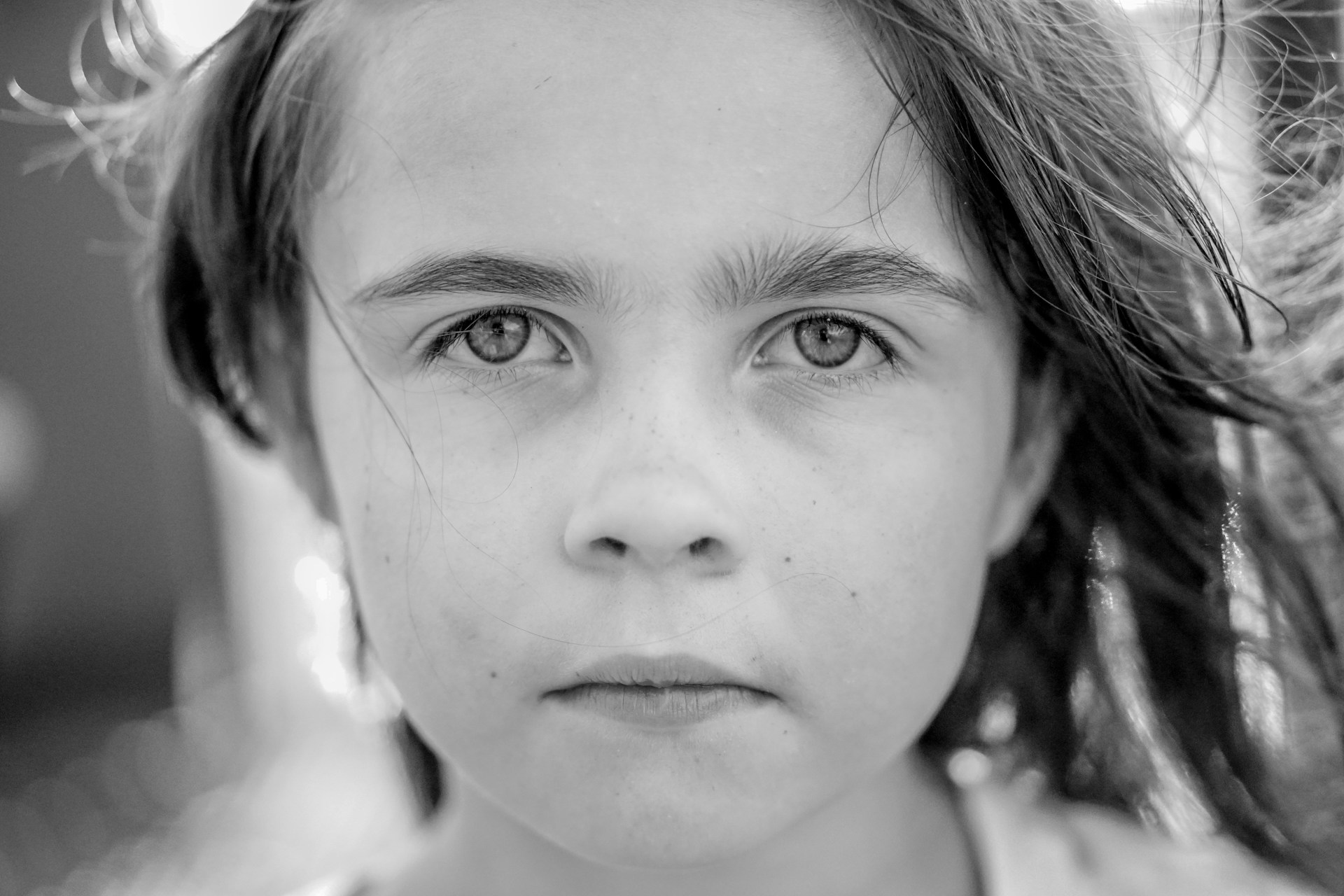 Une fille à l'air déterminé | Source : Unsplash