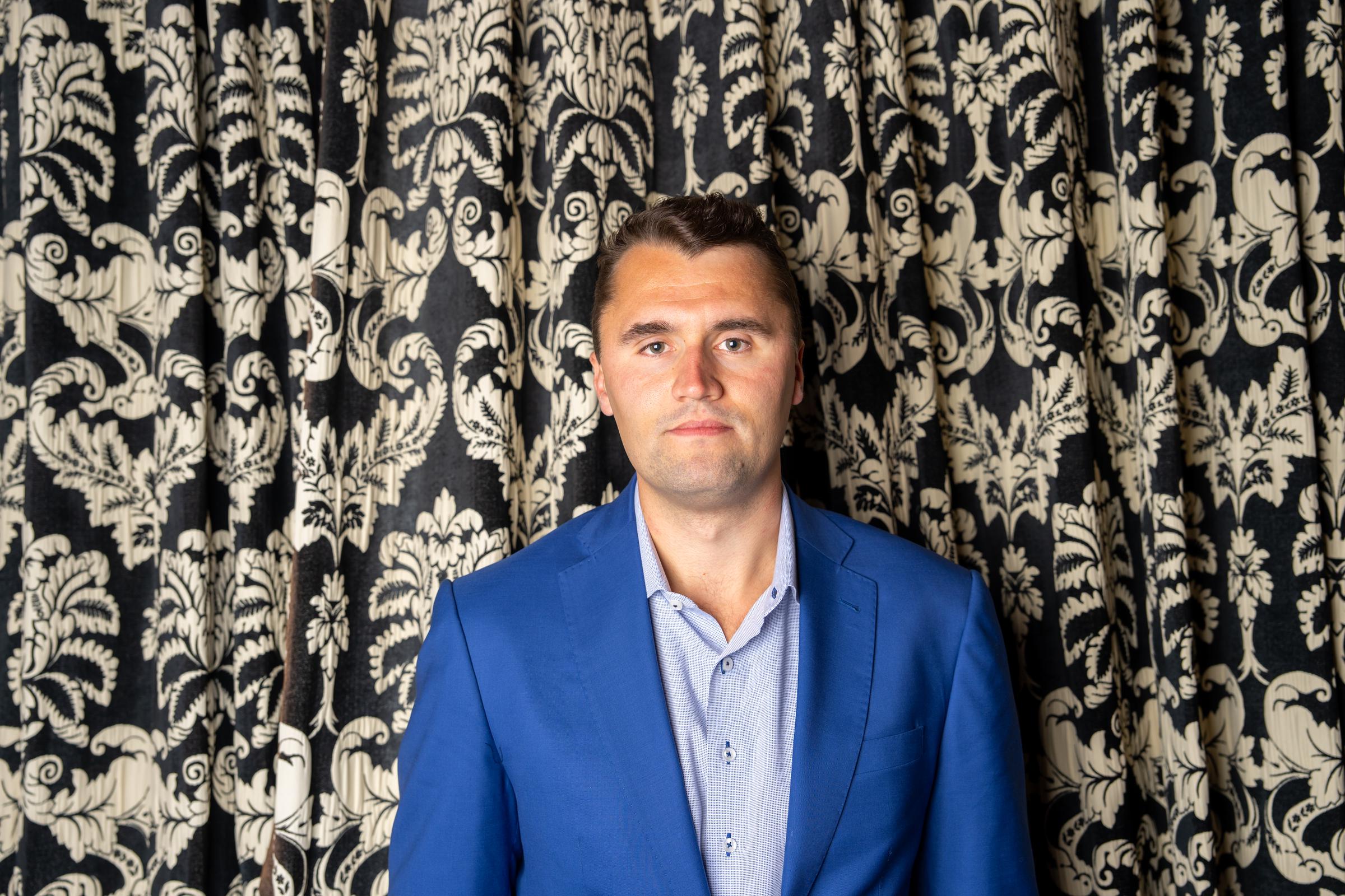 Charlie Kirk pose à The Cambridge Union le 19 mai 2025, à Cambridge, Cambridgeshire | Source : Getty Images