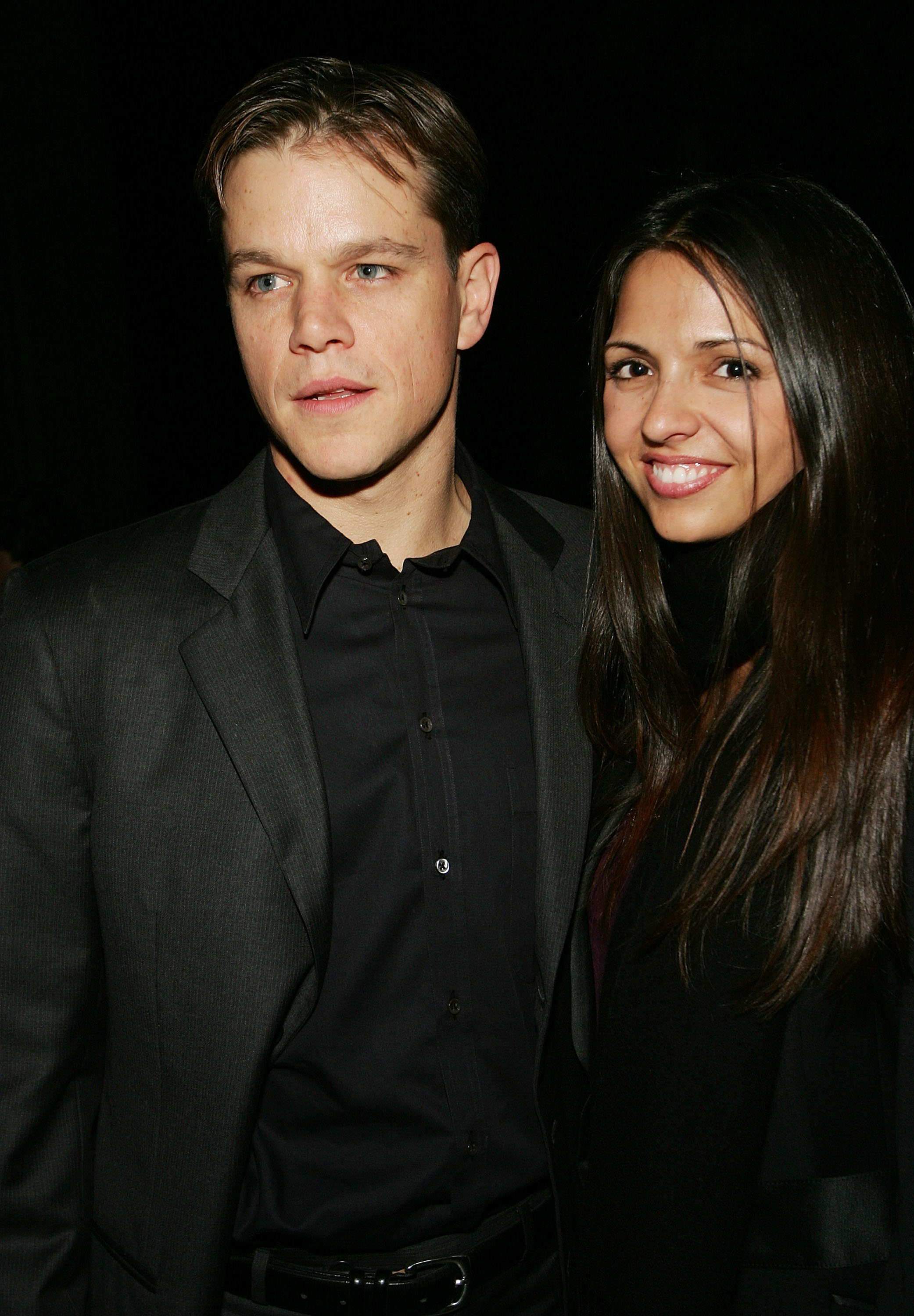 Matt Damon et Luciana Barroso assistent à l'after-party de la première de « Syriana » le 20 novembre 2005 | Source : Getty Images