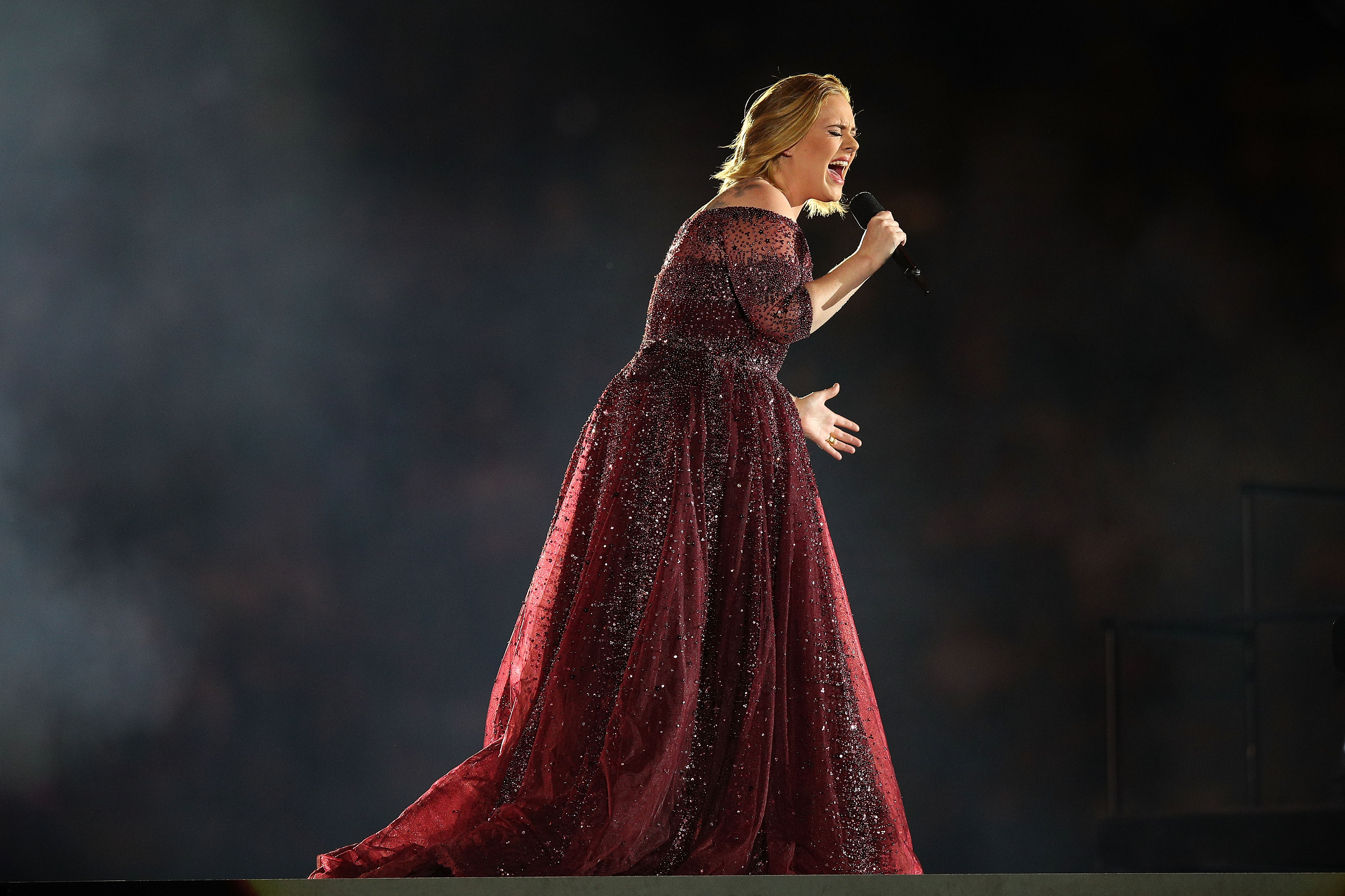 Adele se produit à l'Etihad Stadium le 18 mars 2017, à Melbourne, en Australie. | Source : Getty Images