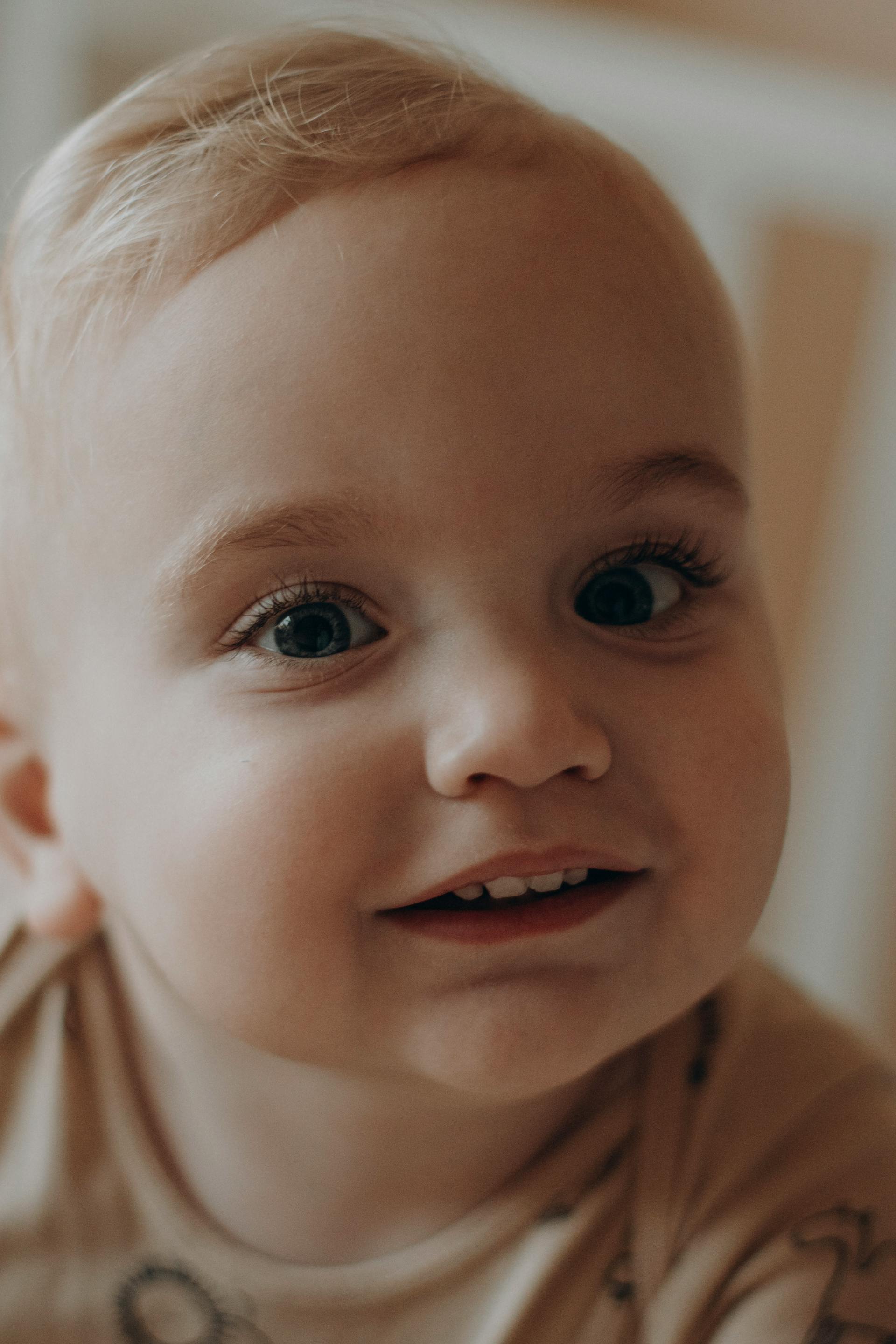Un bébé qui sourit | Source : Pexels