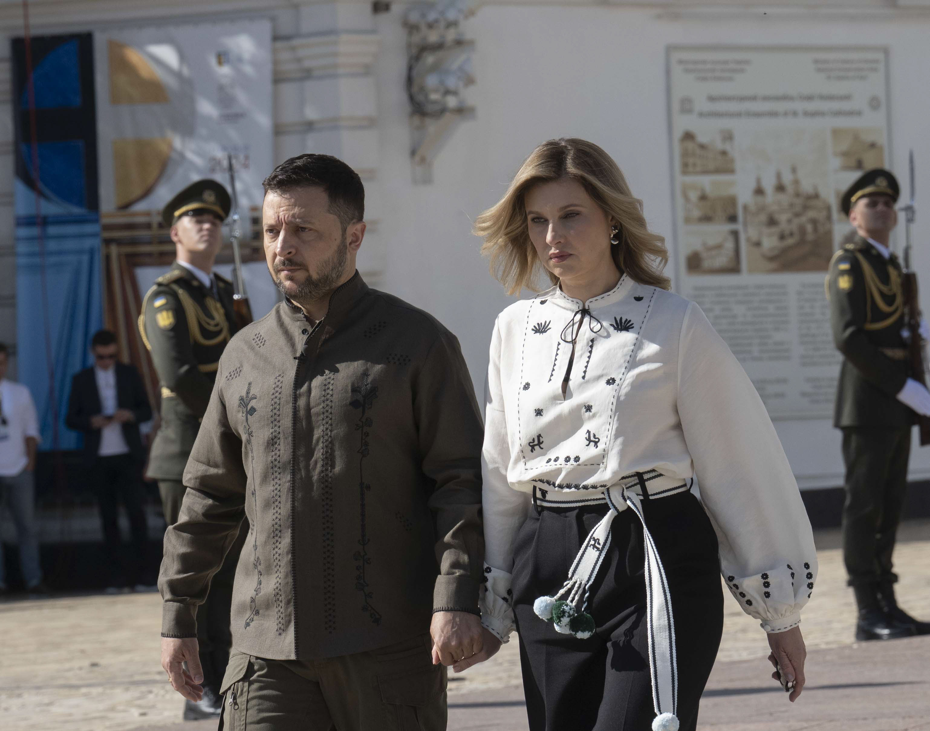 Volodymyr Zelenskyy et Olena Zelenska participent aux événements dédiés au jour de l'indépendance de l'Ukraine sur la place Sophia le 24 août 2024 à Kiev, Ukraine | Source : Getty Images