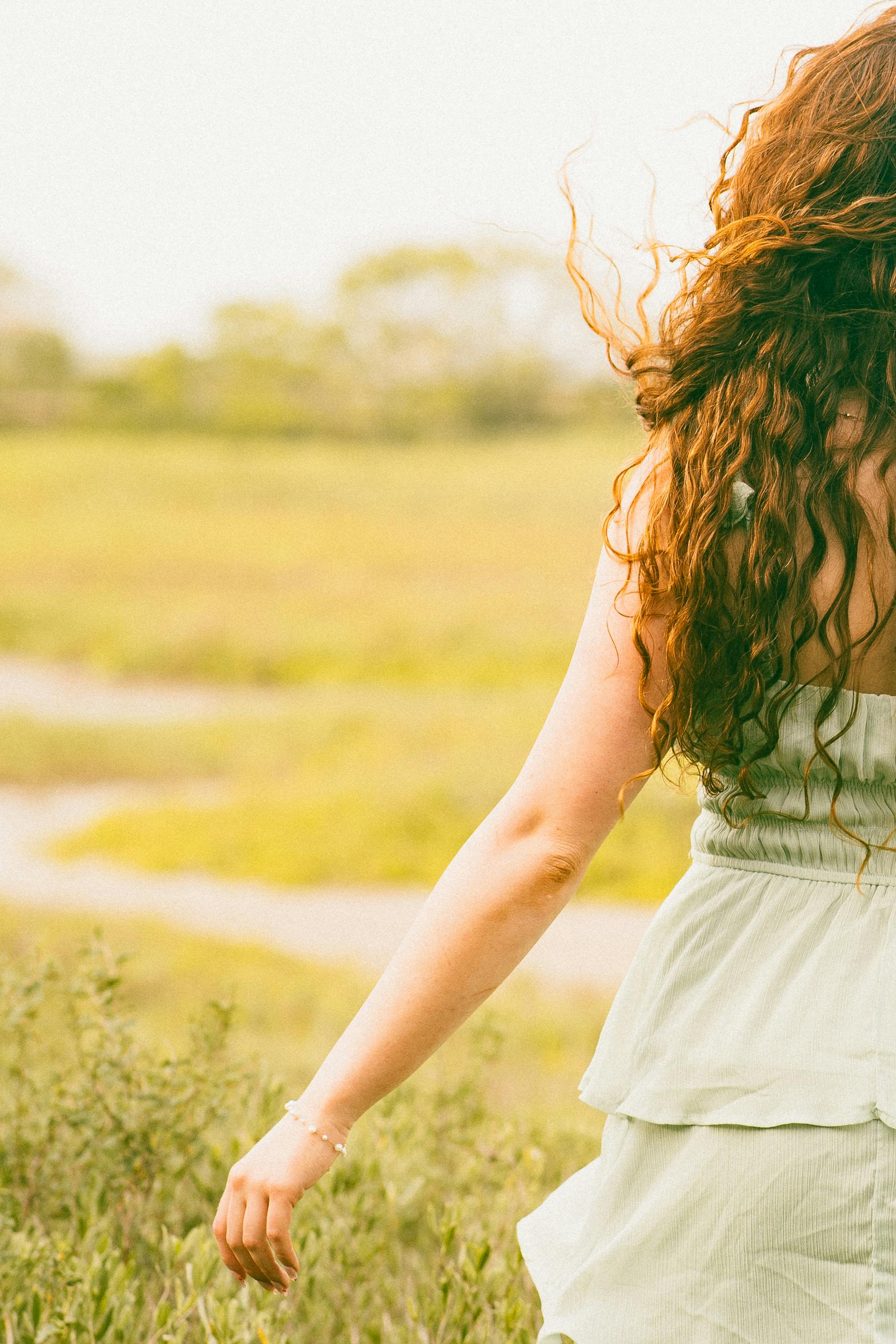 Une femme s'éloignant | Source : Pexels