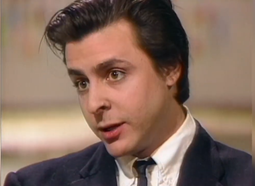 L'acteur a fait appel à son imagination pour rendre l'atmosphère oppressante que ressentent les lycéens. Même s'il avait quitté le lycée depuis plusieurs années, il a avoué que se replonger dans le sérieux de l'adolescence lui avait semblé étonnamment naturel. | Source : YouTube/@TODAY