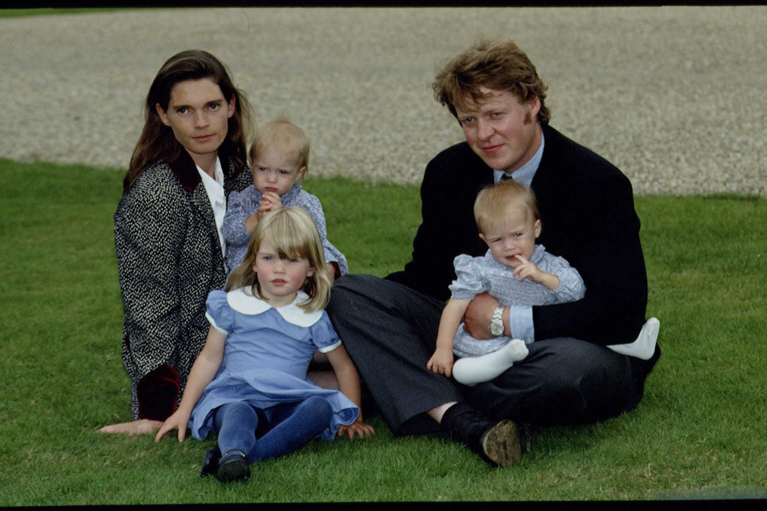 Victoria Lockwood, Lady Kitty, Lady Eliza, Charles et Lady Amelia Spencer à un concours hippique le 18 juillet 1993, dans le Northamptonshire, en Angleterre. | Source : Getty Images
