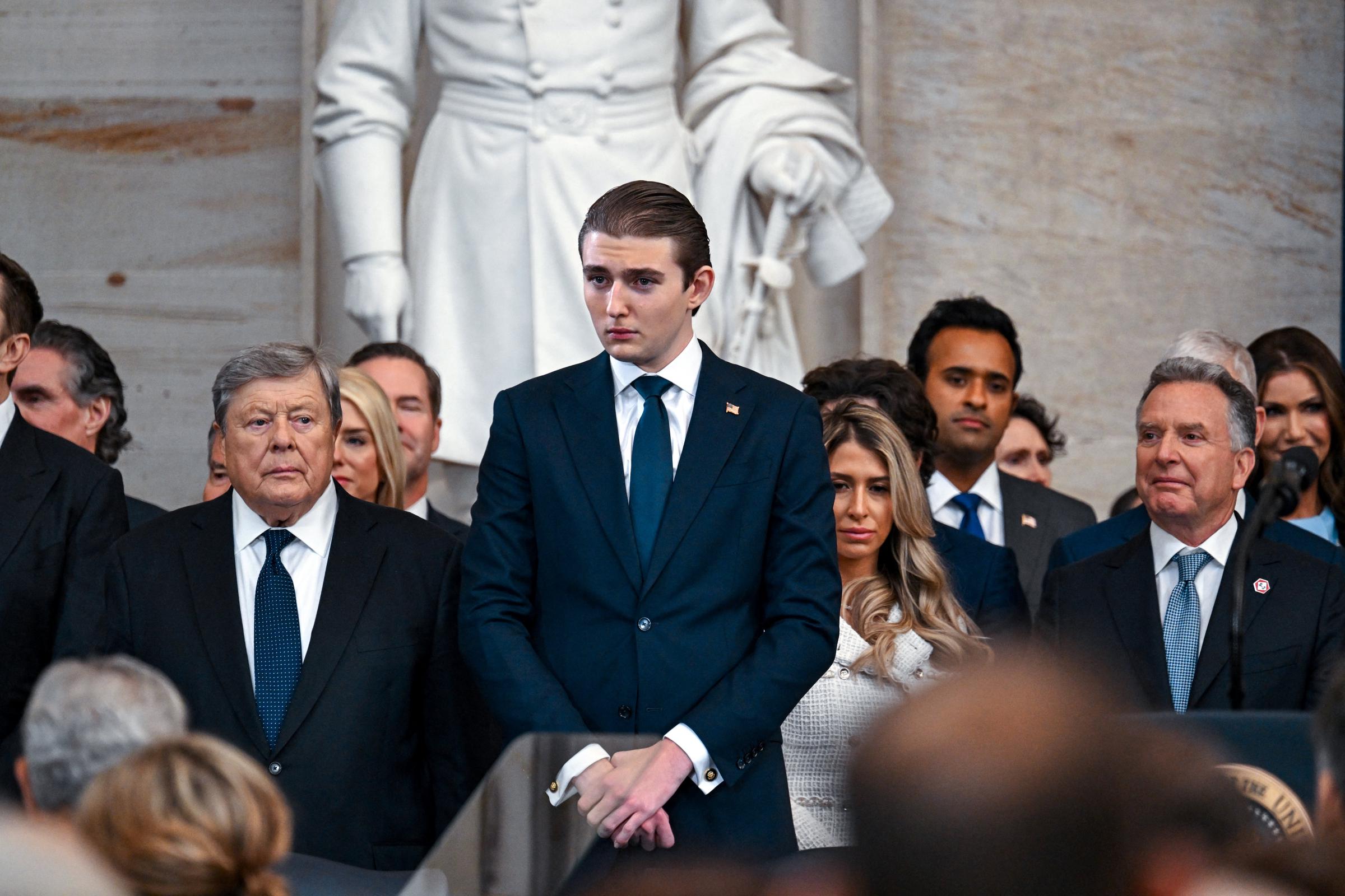 Barron Trump et son grand-père Viktor Knavs arrivent pour l'investiture de Donald Trump en tant que 47e président des États-Unis. | Source : Getty Images