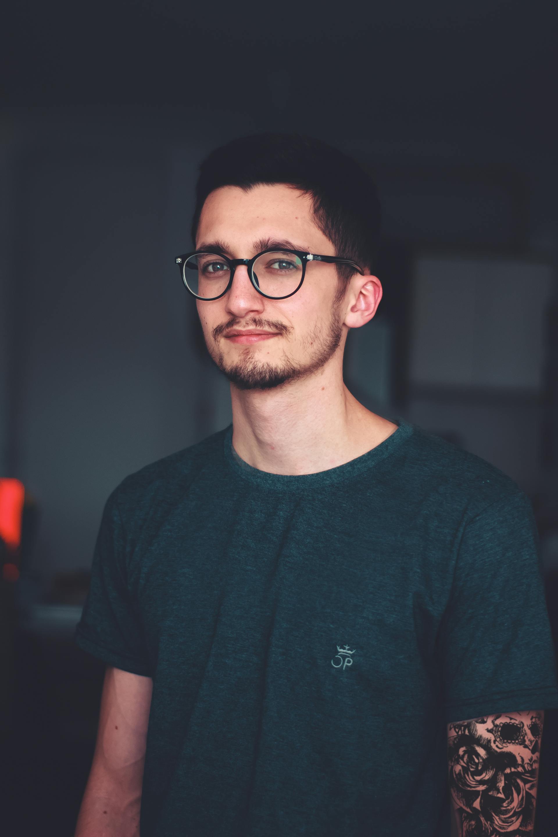 Un homme qui sourit | Source : Pexels