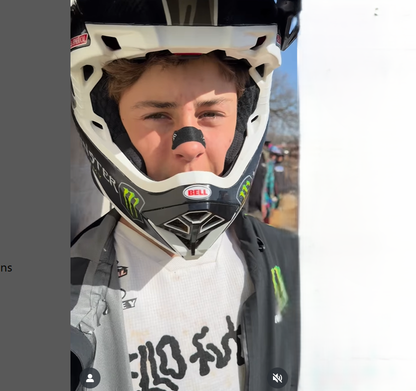 Aidan Zingg photographié dans son équipement avant une course, extrait d'un post vidéo daté du 15 mars 2025 | Source : Instagram/aidanzingg