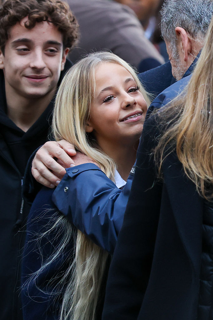 Giulia Sarkozy vue le 21 octobre 2025 devant sa maison à Paris. | Source : Getty Images