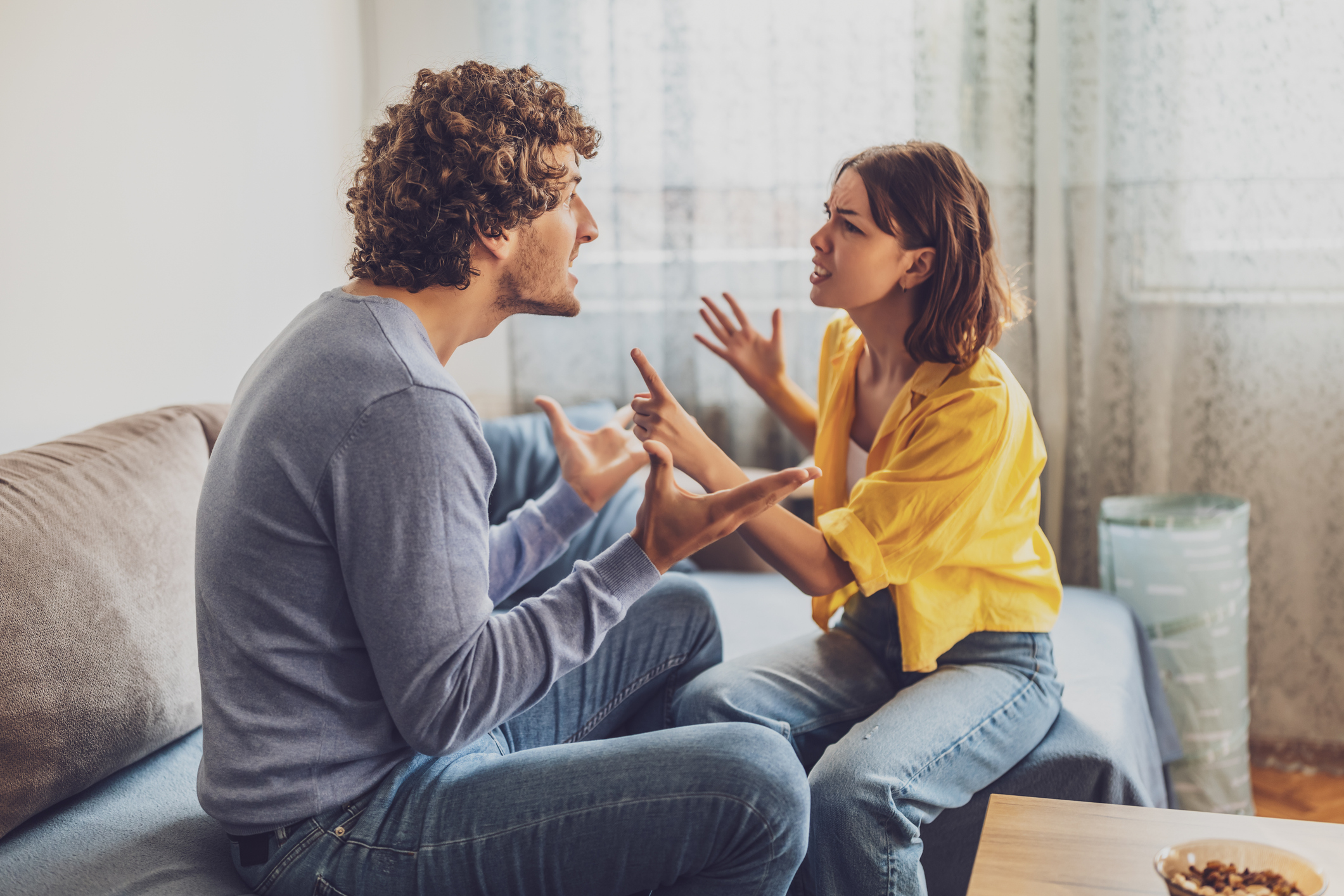 Un couple en train de se disputer | Source : Getty Images