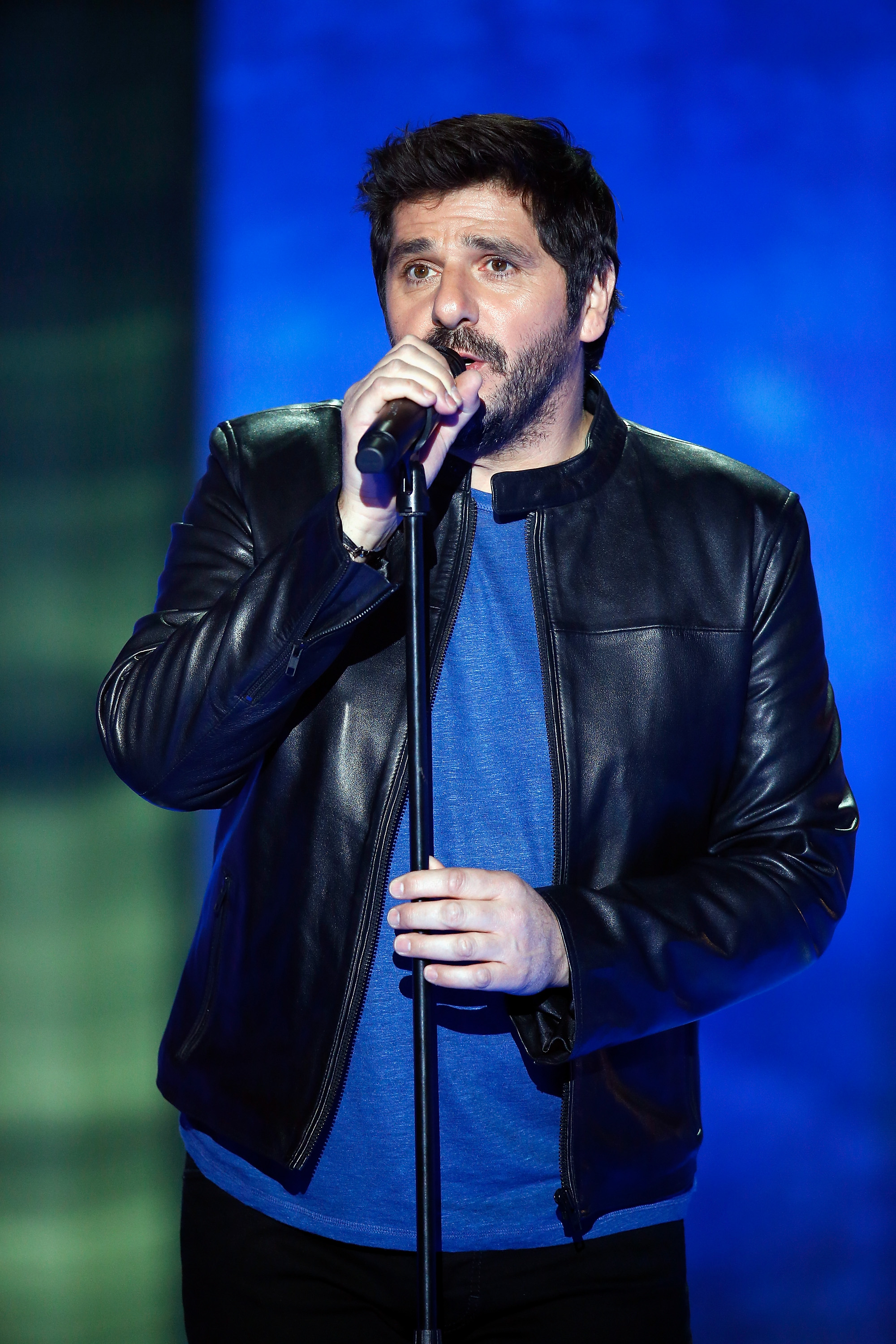Le chanteur français Patrick Fiori se produit sur scène lors du 31e Téléthon de France Télévision au Pavillon Baltard le 9 décembre 2017 à Nogent-sur-Marne, France I Source : Getty Images