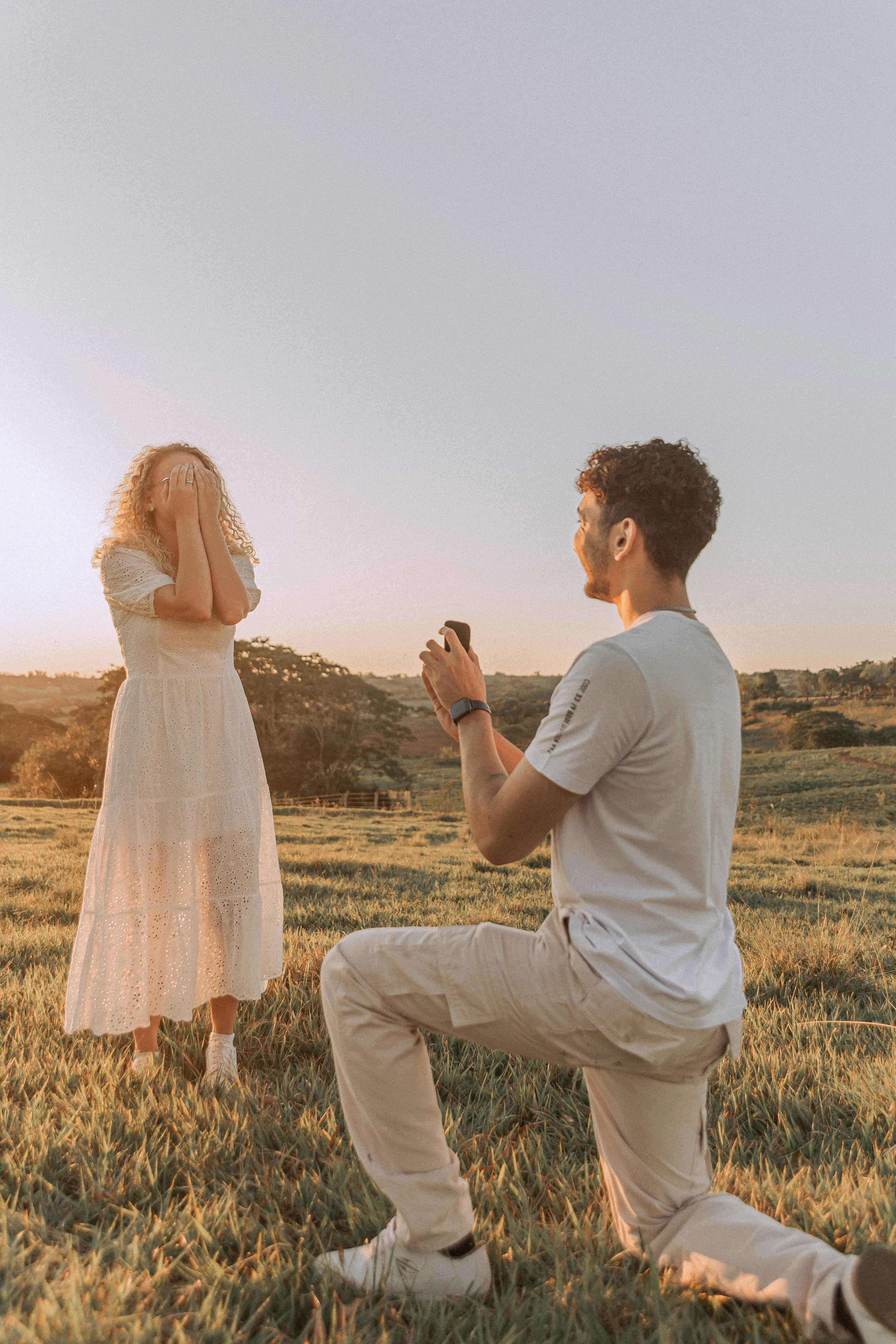 Une femme choquée qui reçoit une demande en mariage | Source : Pexels