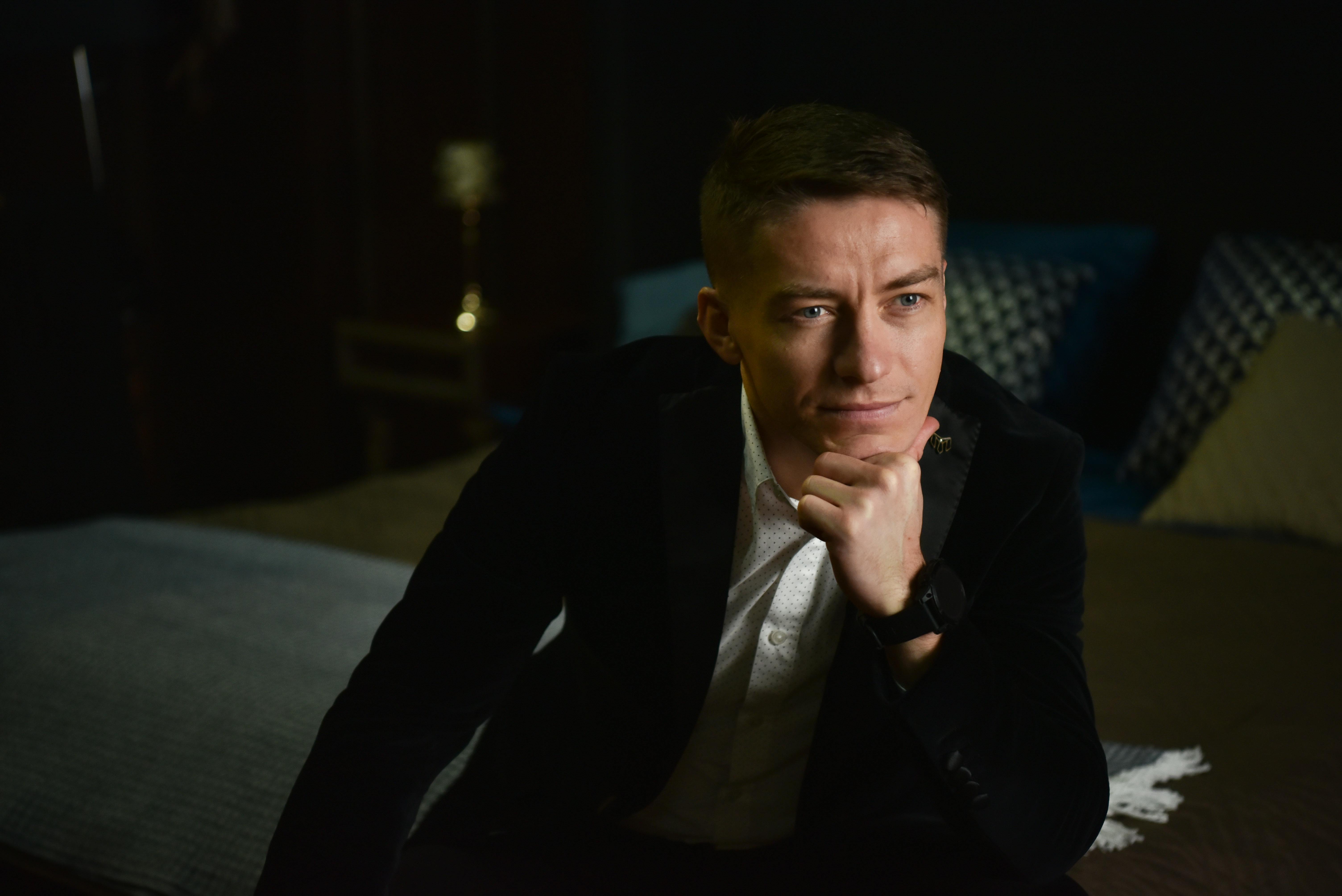 Un homme qui anticipe quelque chose | Source : Pexels