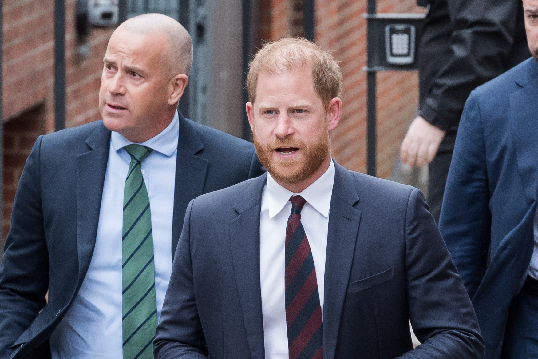 Le prince Harry arrive avec la sécurité à la Haute Cour de Londres le 9 avril 2025 | Source : Getty Images