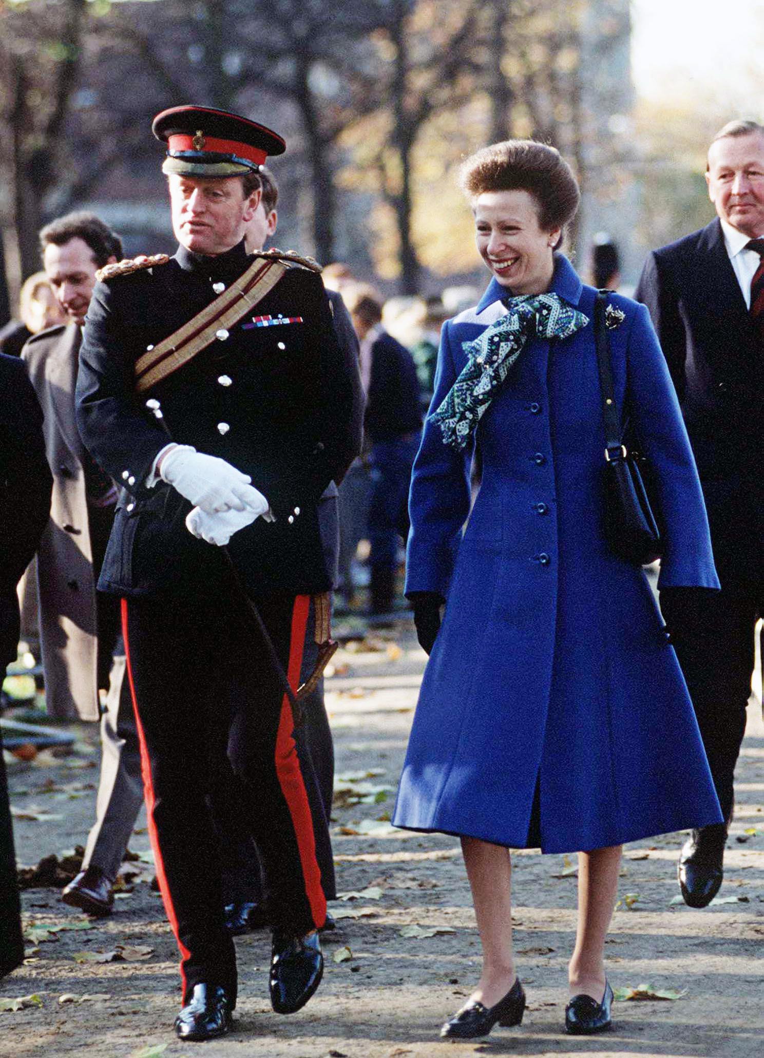 Andrew Parker Bowles et la princesse Anne assistent à un événement le 16 novembre 1989 à Hyde Park, à Londres. | Source : Getty Images