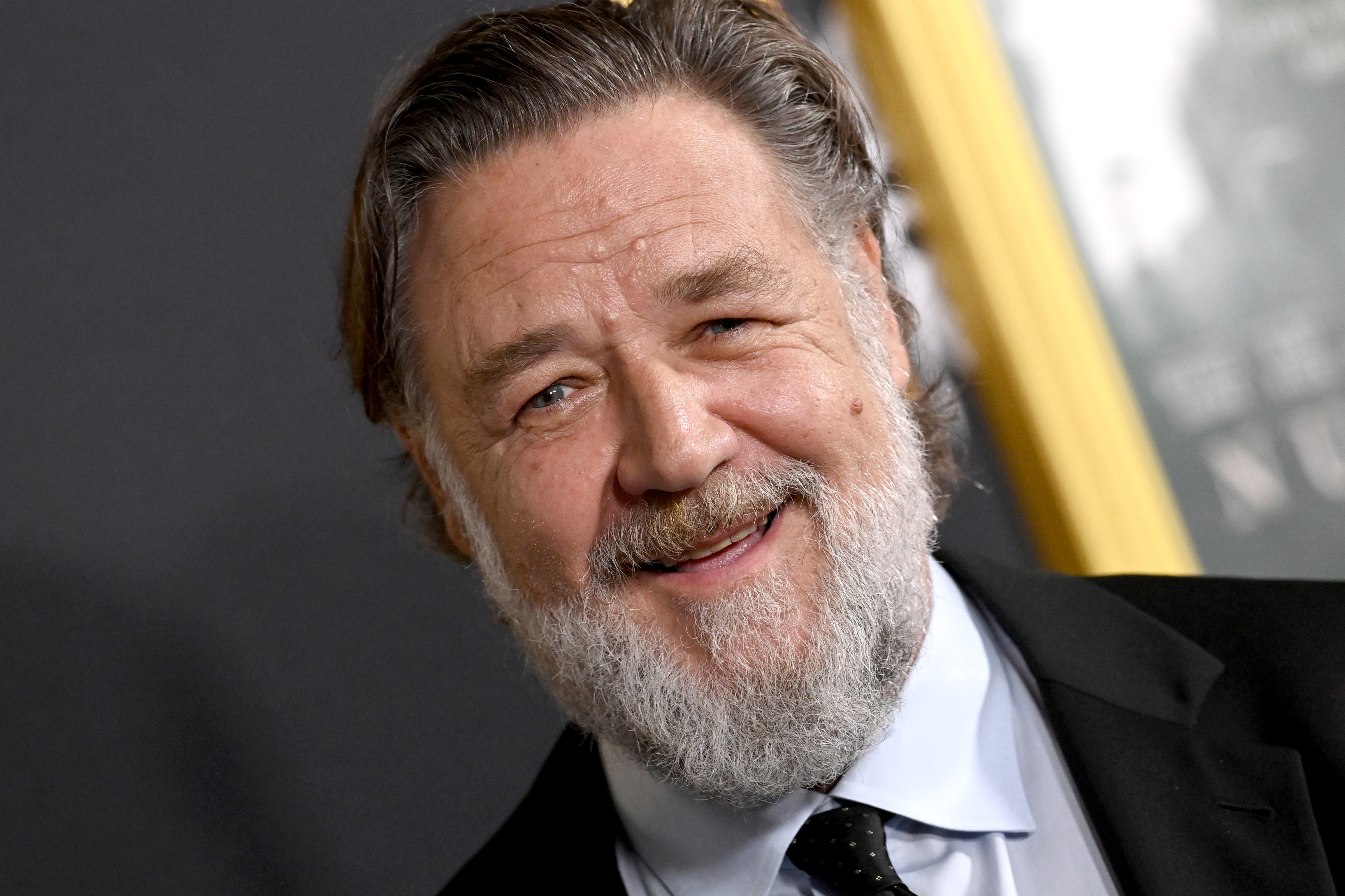 Russell Crowe radieux et détendu lors de la première du film « Nuremberg » à l'AFI Fest 2025, le 24 octobre à Hollywood, arborant un large sourire alors qu'il foulait le tapis rouge. Avec un visage aminci et une attitude rafraîchie, le changement physique de l'acteur était tout aussi frappant.