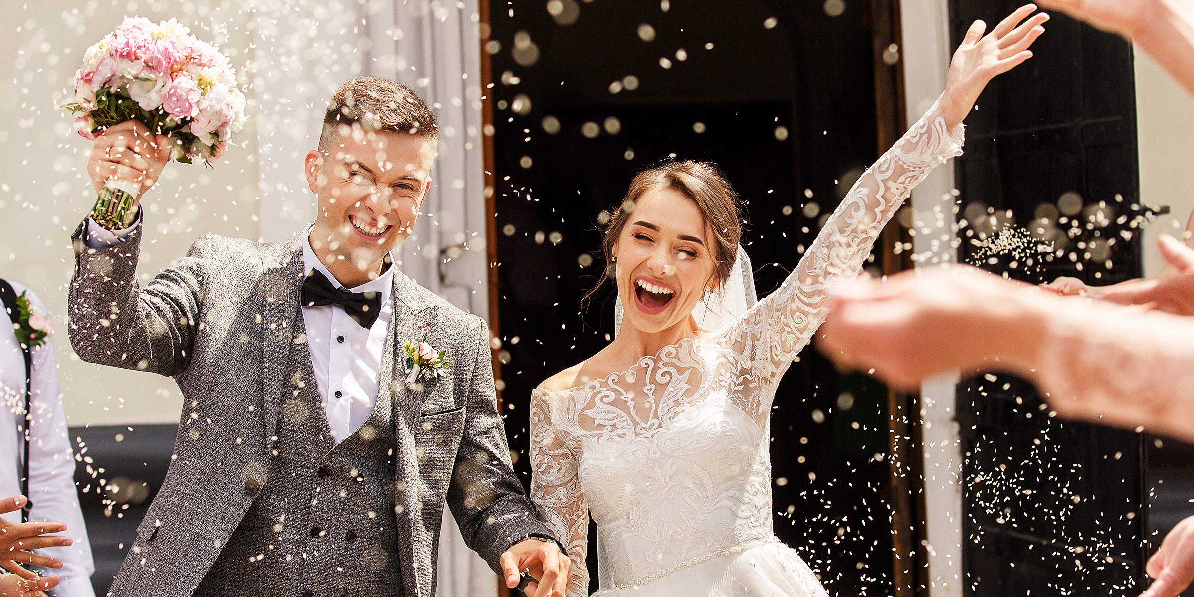 Une mariée et un marié ravis | Source : Shutterstock
