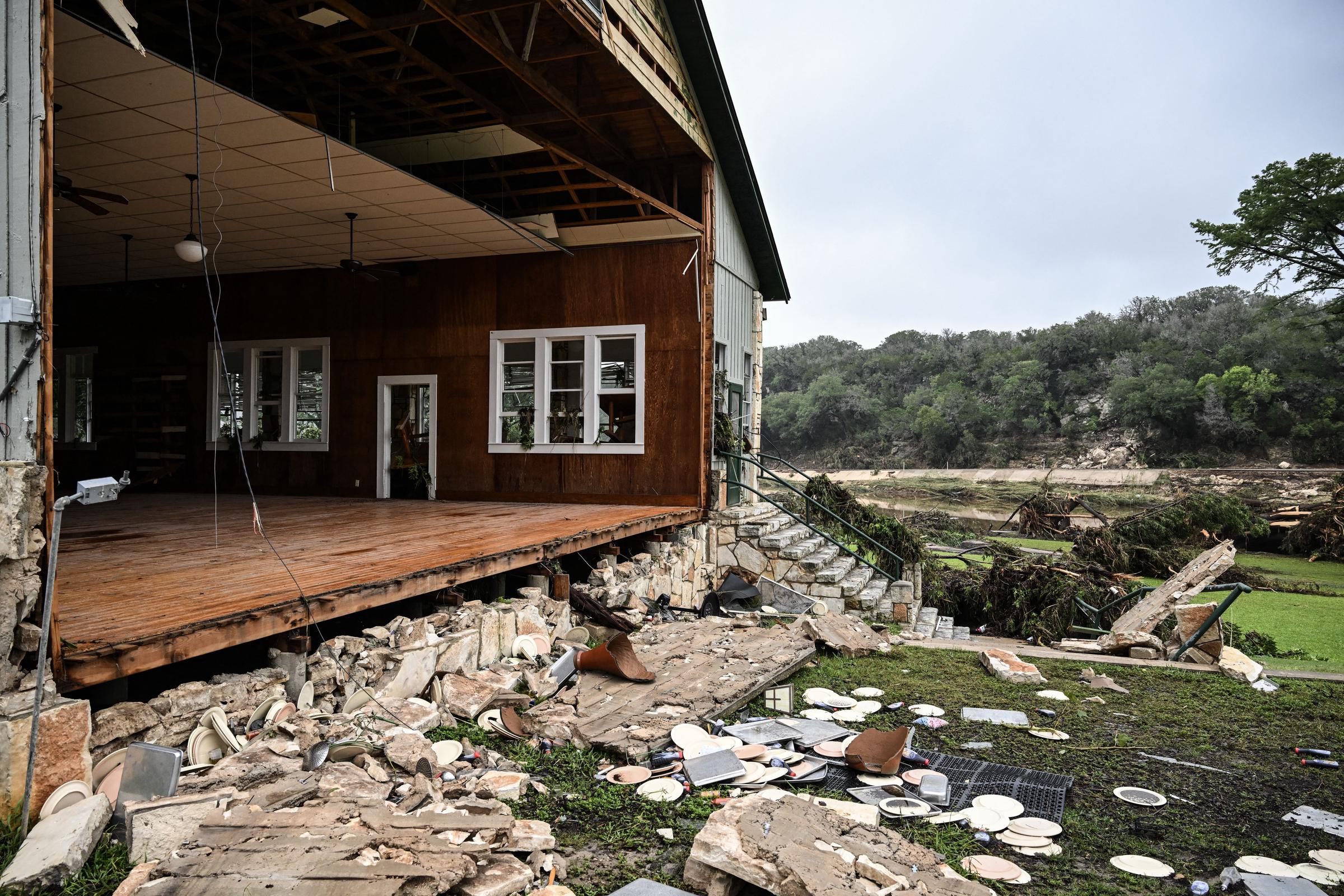 Vue d'un bâtiment endommagé au Camp Mystic dans le comté de Kerr, au Texas, le 5 juillet 2025. | Source : Getty Images