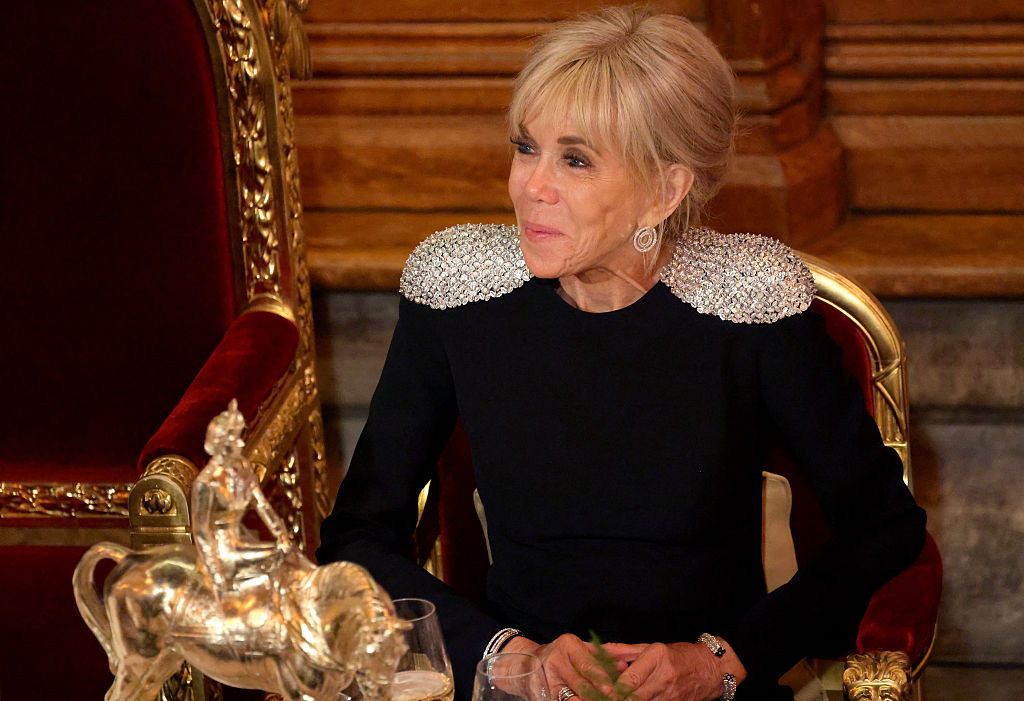 Brigitte Macron, épouse du président français, assiste à un banquet d'État au Guildhall de Londres, le 9 juillet 2025 | Source : Getty Images
