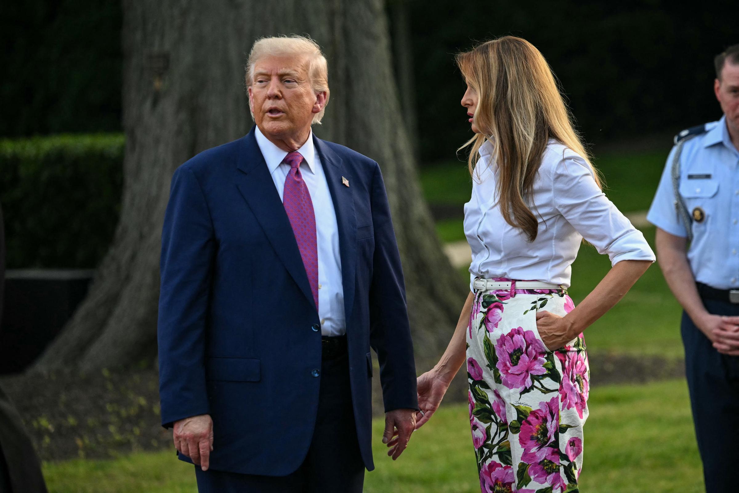 Donald et Melania Trump au pique-nique du Congrès sur la pelouse sud de la Maison Blanche le 12 juin 2025 à Washington, DC | Source : Getty Images
