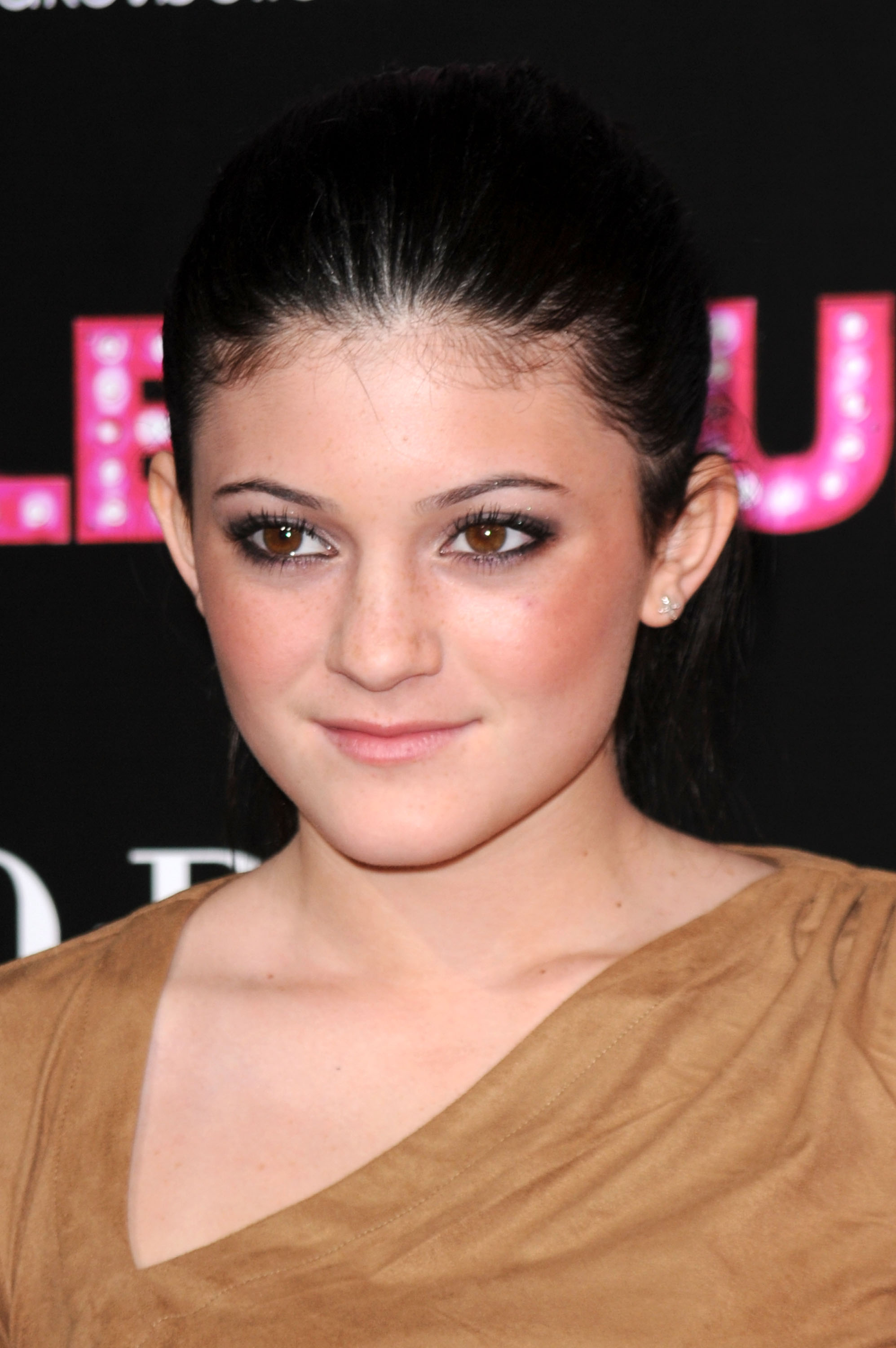 Kylie Jenner arrive à la première du film « Burlesque » de Screen Gems, le 15 novembre 2010 | Source : Getty Images