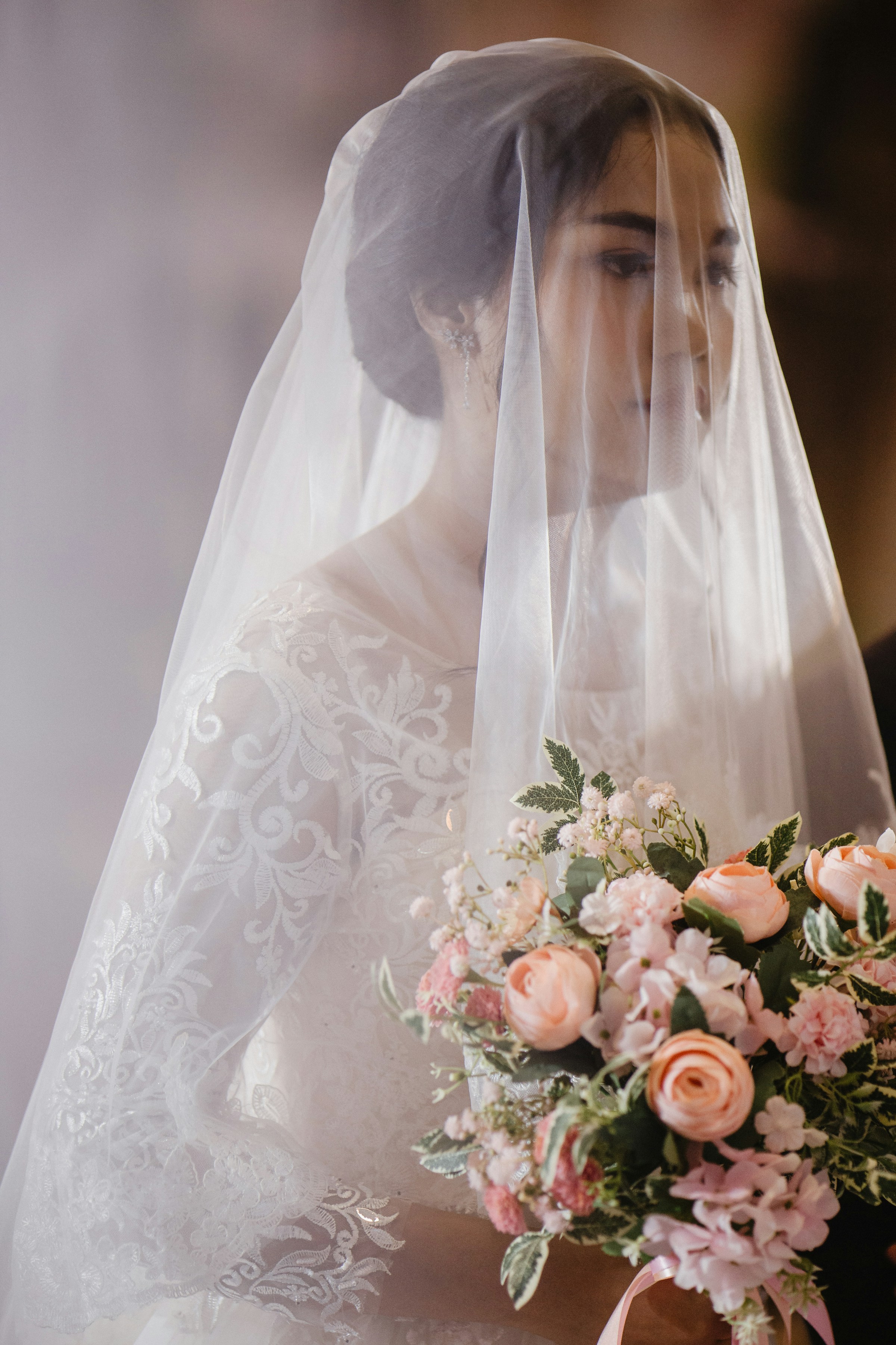 Une mariée à l'air contrarié | Source : Unsplash