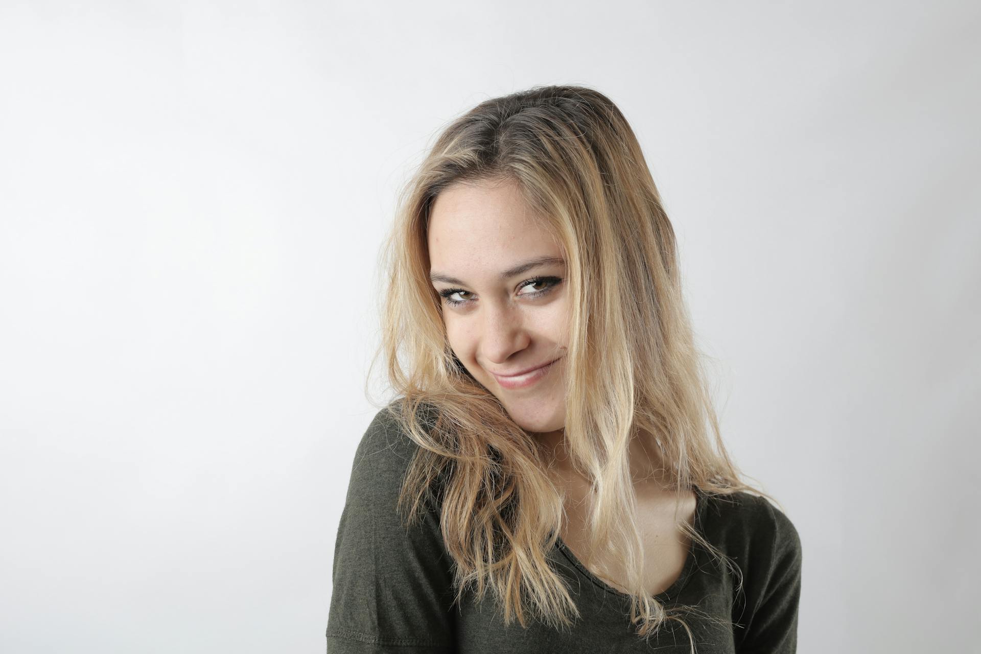 Une femme qui sourit à quelqu'un | Source : Pexels