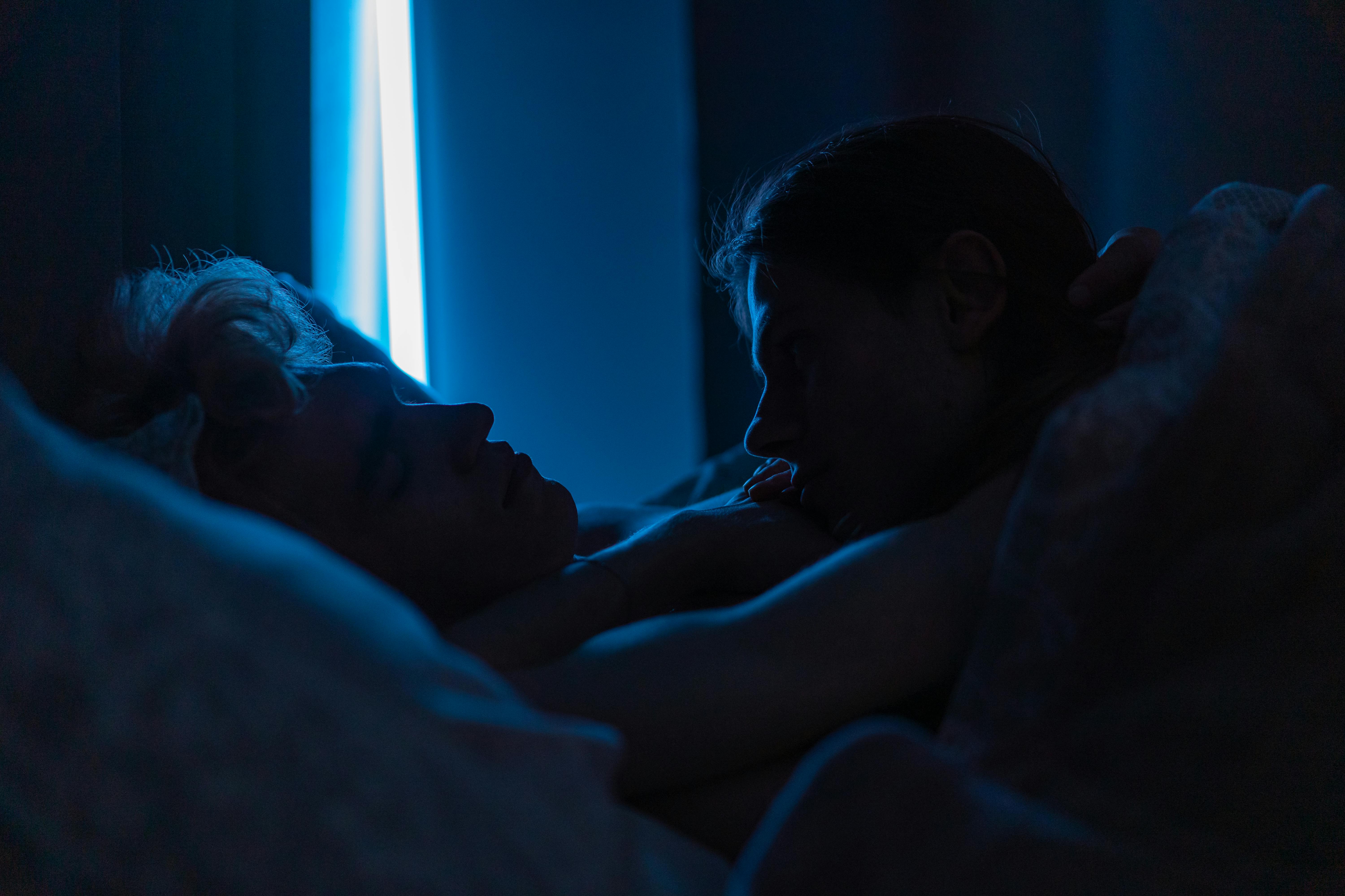 Un homme et une femme au lit | Source : Pexels