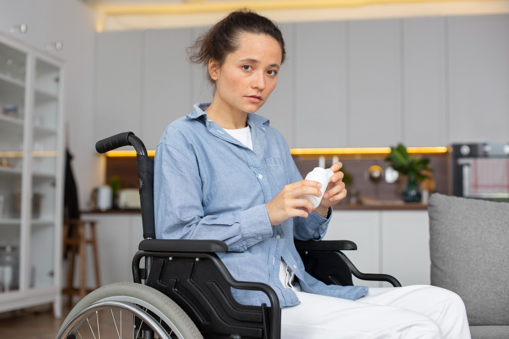 Une femme en fauteuil roulant | Source : Freepik