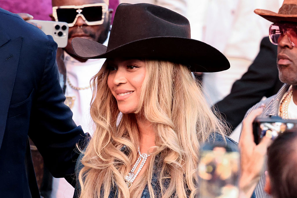 Beyoncé assiste au défilé Louis Vuitton Homme Printemps/Été 2026 dans le cadre de la Fashion Week de Paris, le 24 juin 2025 à Paris, en France. | Source : Getty Images