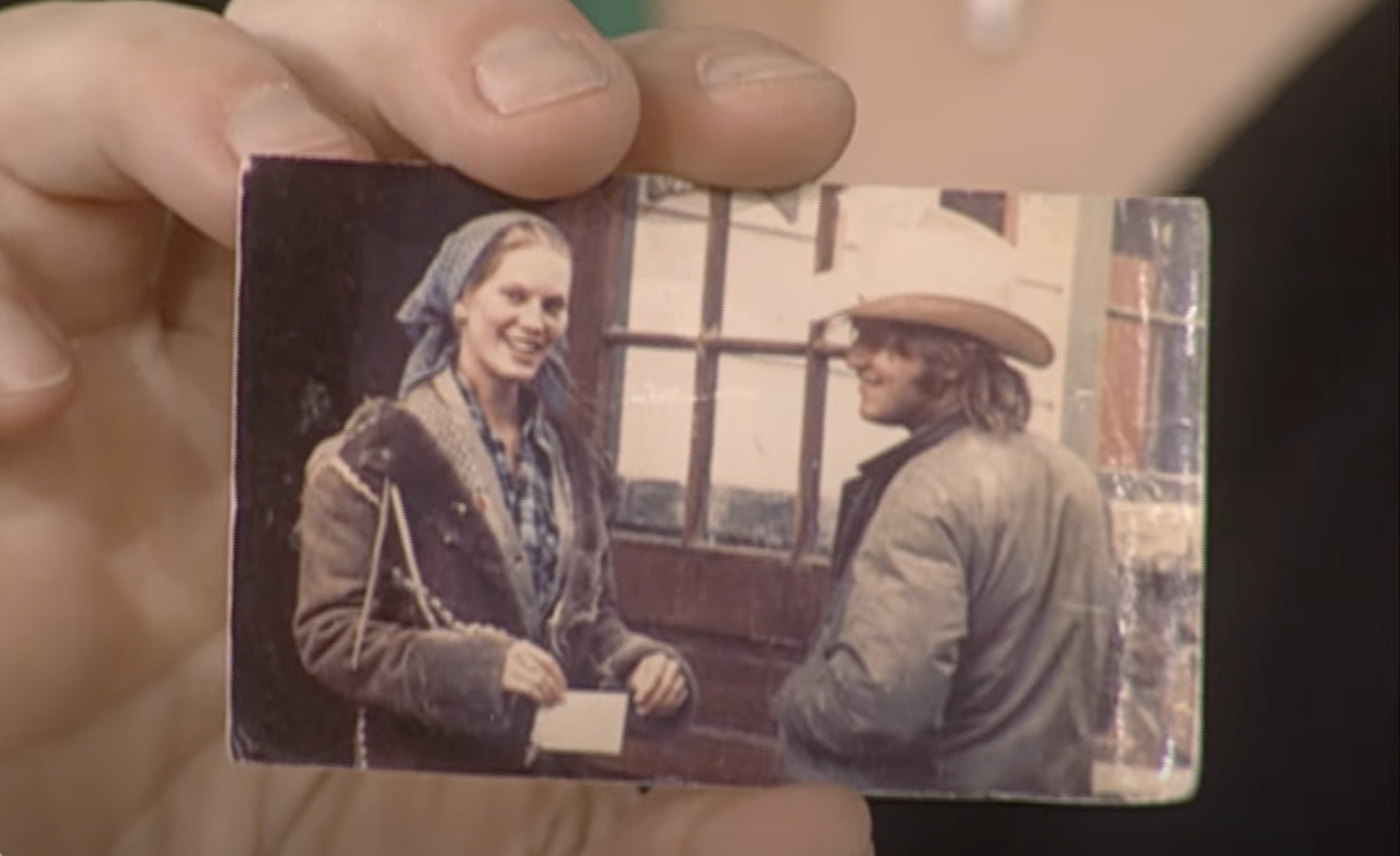 Une photo de Susan et Jeff Bridges lors de leur première rencontre à Paradise Valley, dans le Montana, vers 1975 | Source : YouTube/TheEllenShow