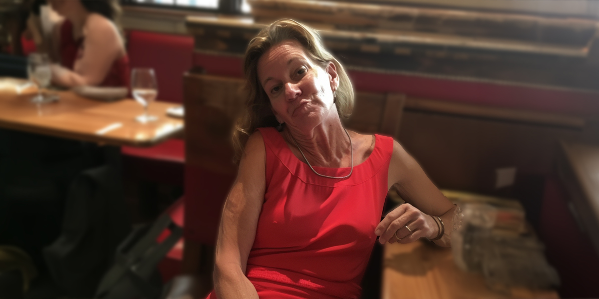 Une femme avec une attitude dans un restaurant | Source : Ozdomedia