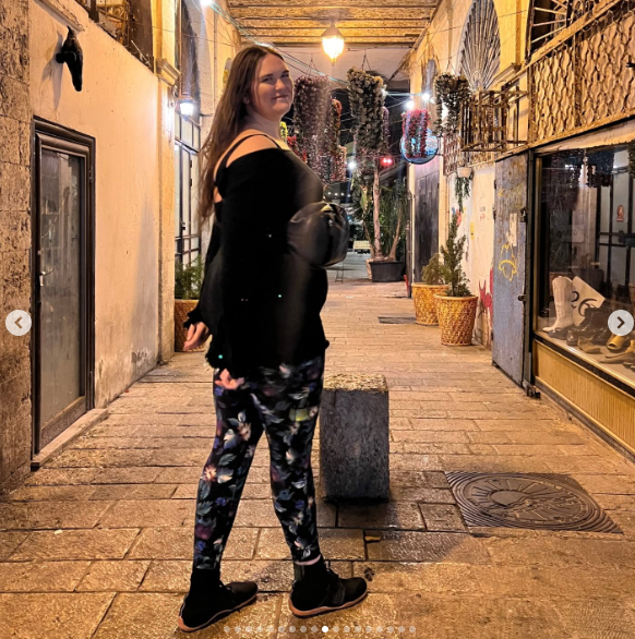 Une capture d'écran d'Aly Stosz tirée d'un post daté du 26 novembre 2024. | Source : Instagram/alllllllllllllllllls