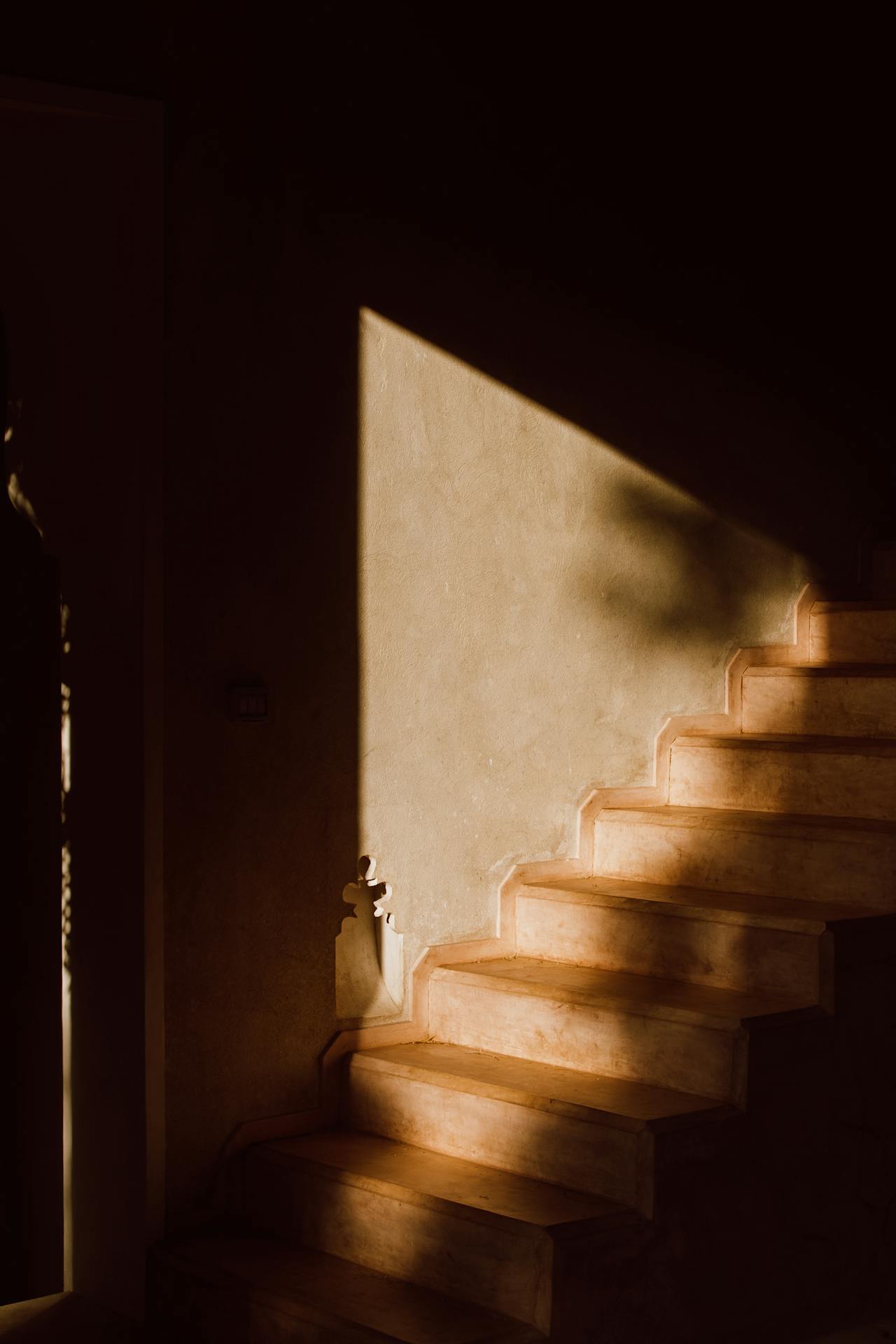 Un escalier en béton | Source : Pexels