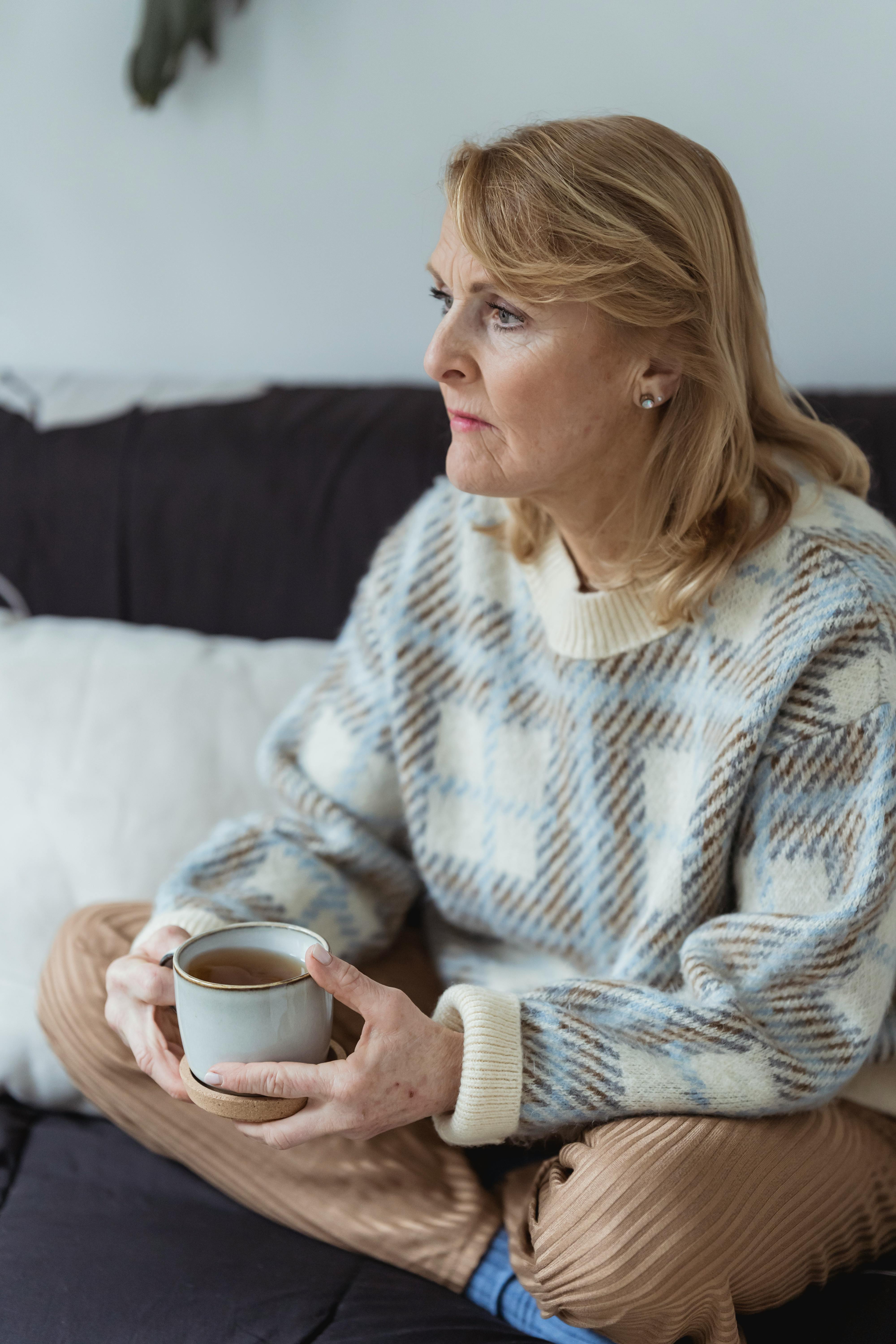 Une femme âgée qui réfléchit | Source : Pexels