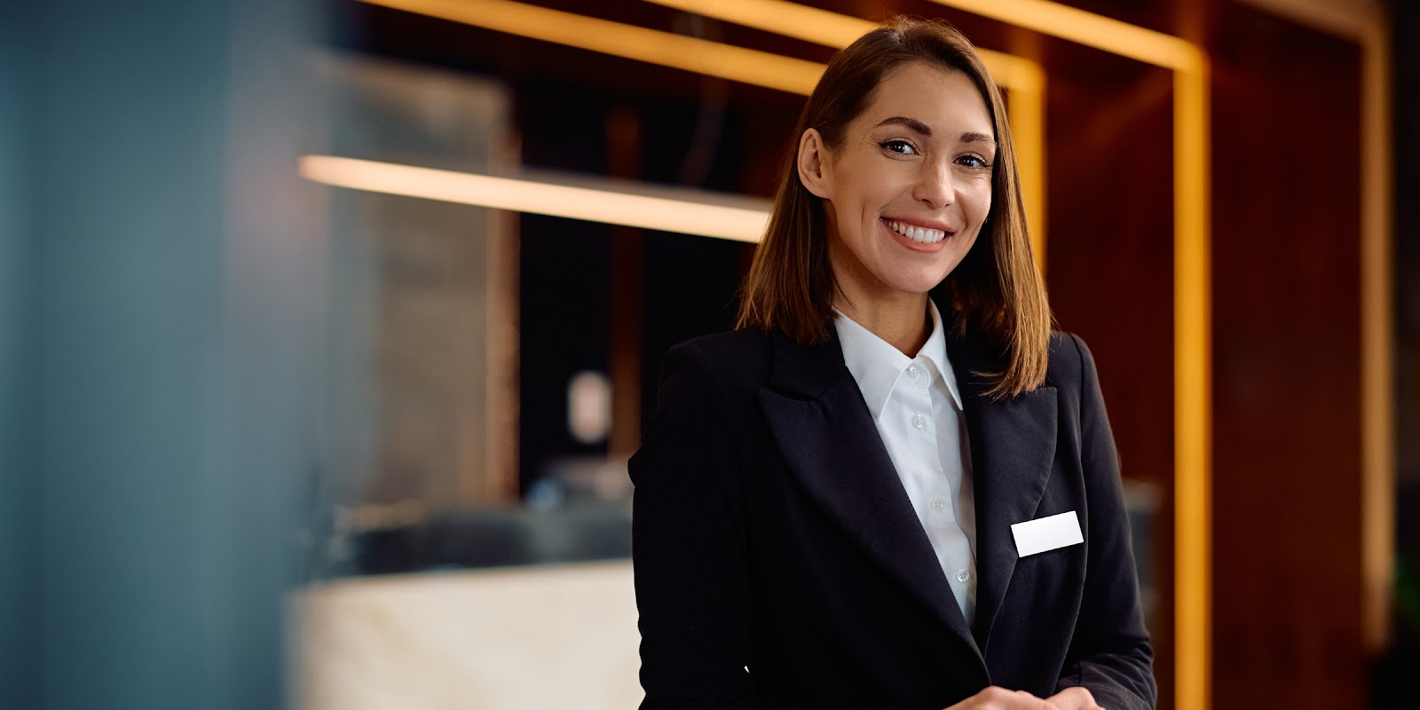 Un membre du personnel de l'hôtel | Source : Shutterstock